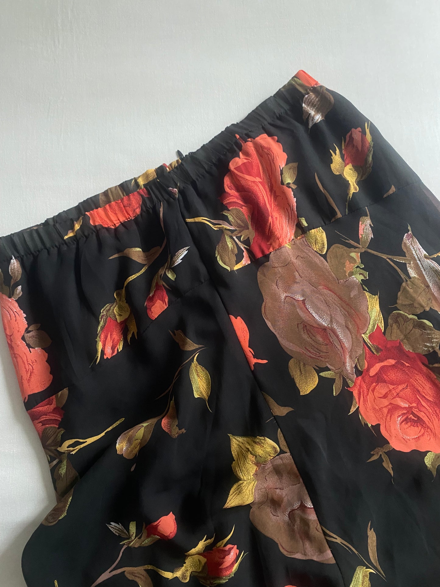 Fustă Midi Y2K cu Imprimeu Trandafiri – Mărime M 🌺