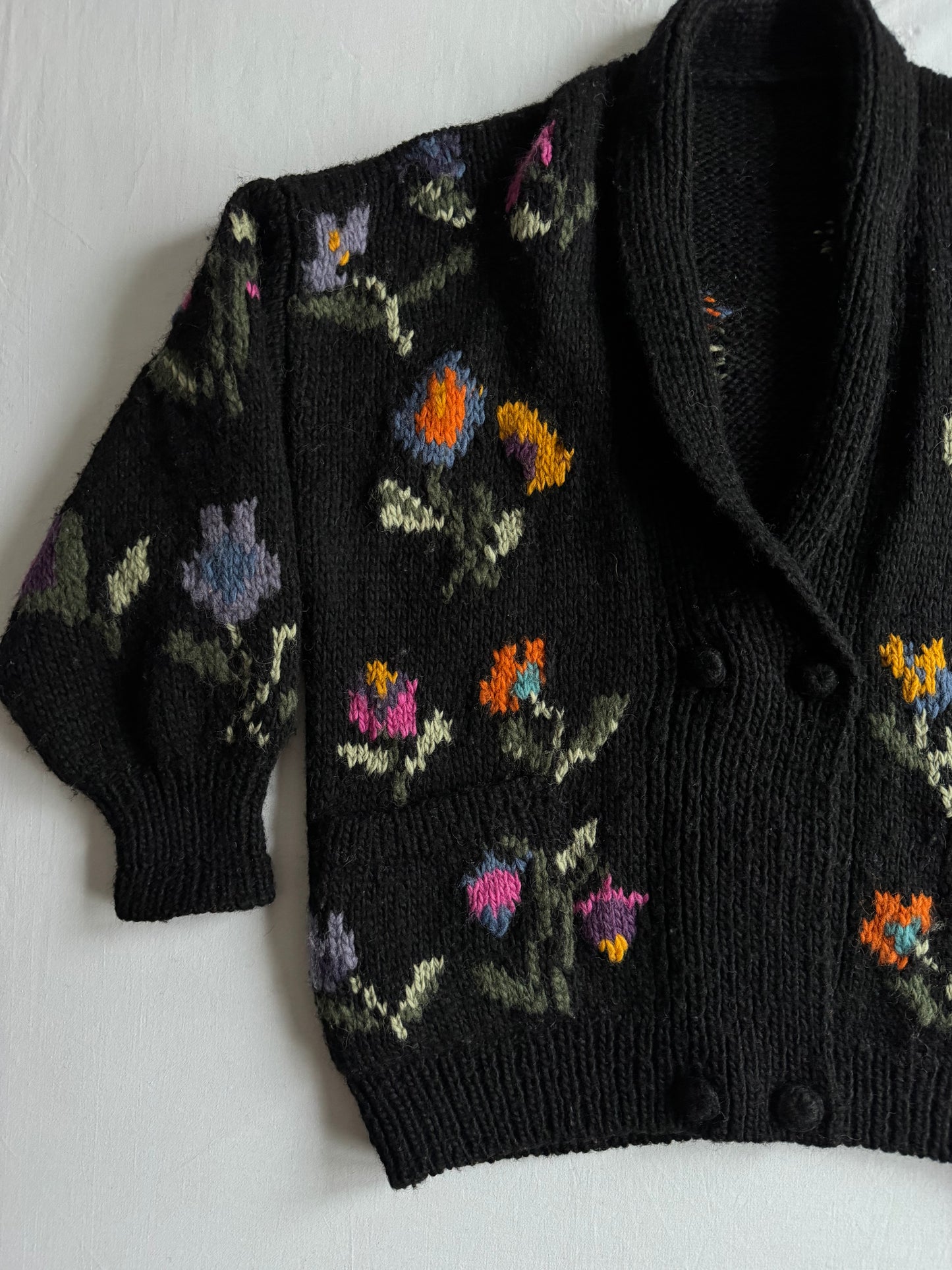 🌼 Cardigan Vintage Damă Negru din Lână cu Broderie Florală – aprox. L