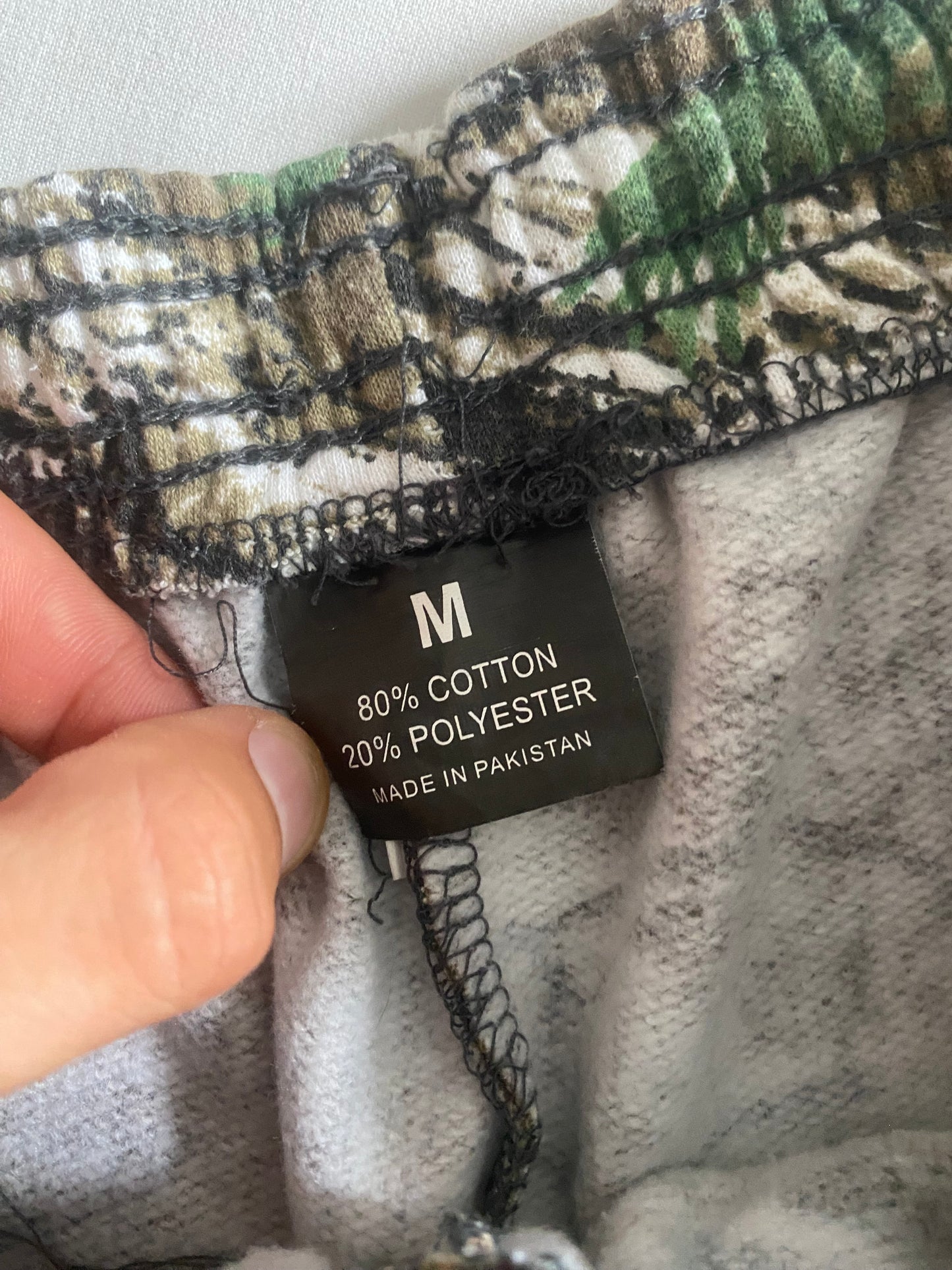 Pantaloni de trening camo, mărimea M, talie elastică și ajustabilă 🩳