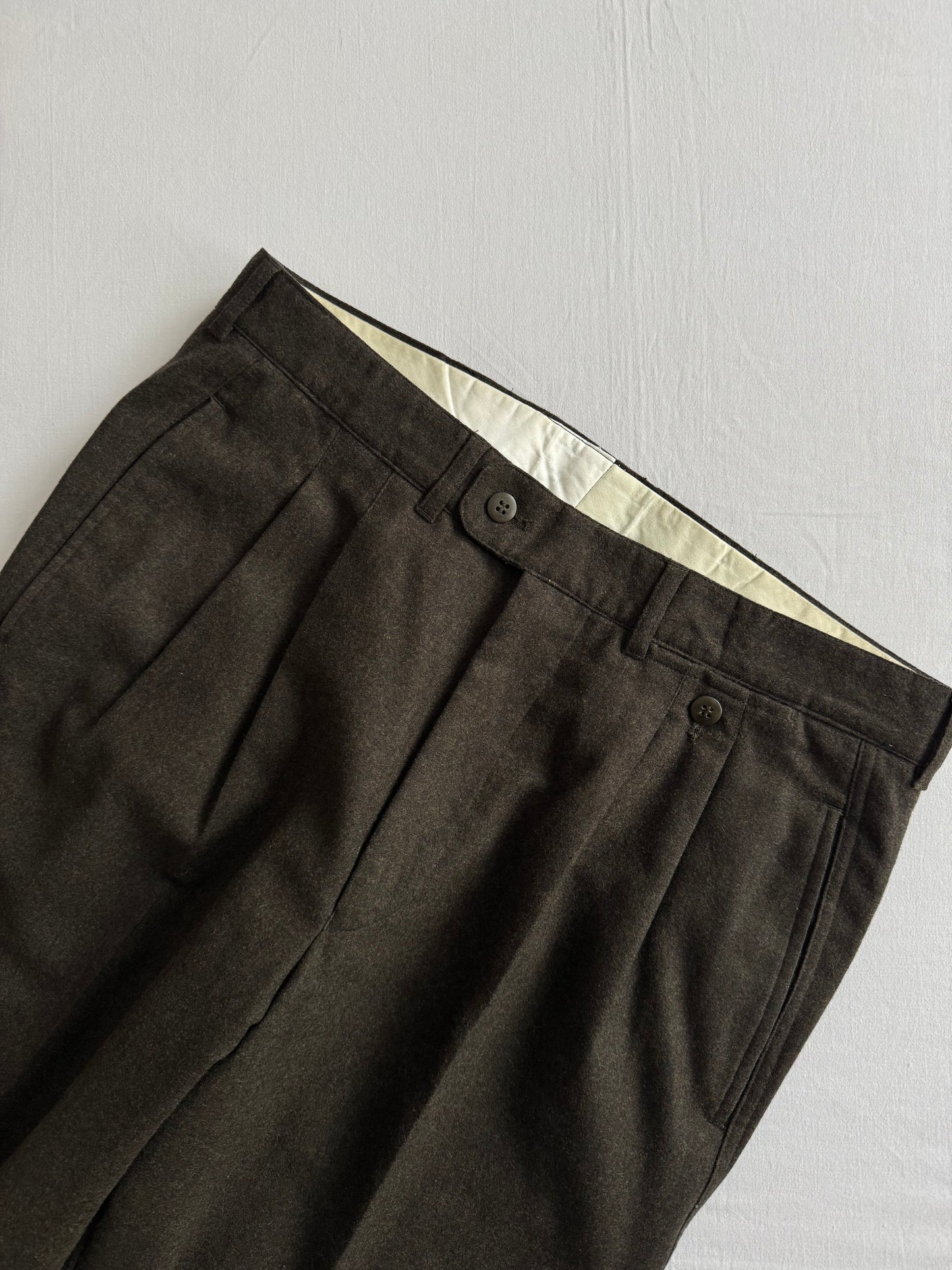 🎩 Pantaloni Hugo Boss din Lână Virgină – Mărime aprox. EU 50