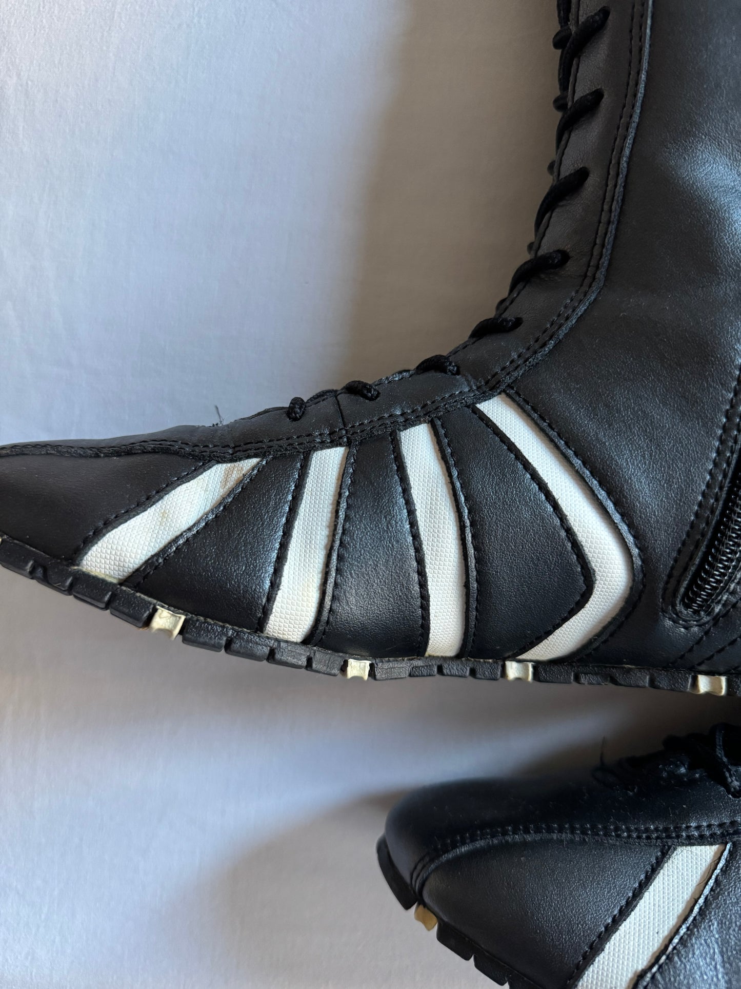 🥊 Cizme vintage Levi’s Boxing – piele neagră – mărimea 39