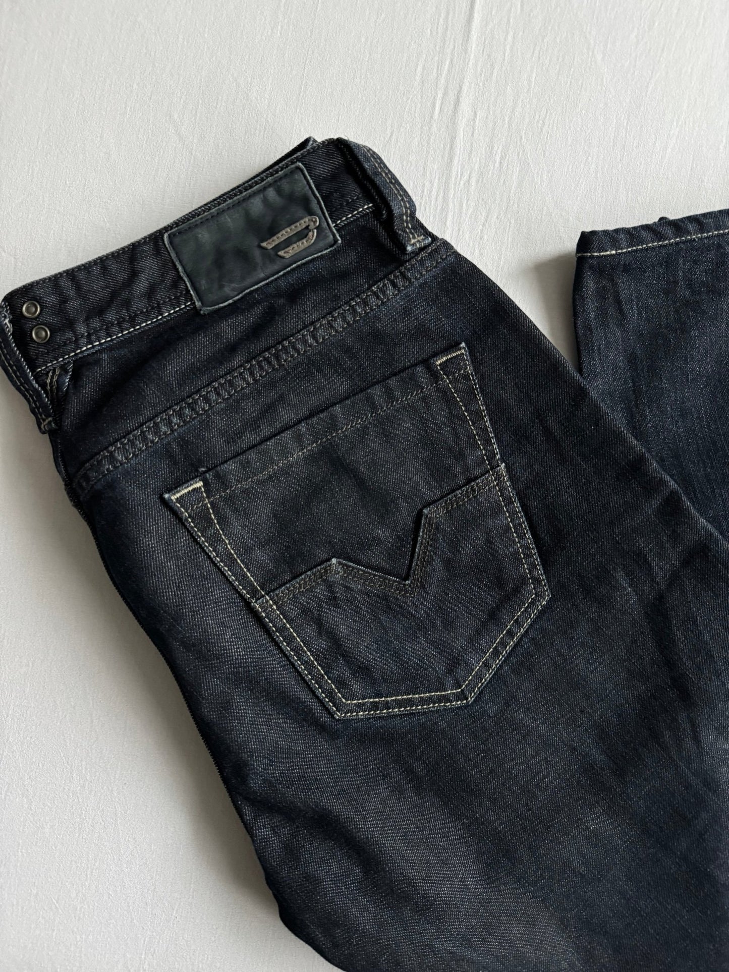 👖 Blugi Vintage Diesel Dark Denim Larkee – W30 / L34 - anbracaminte