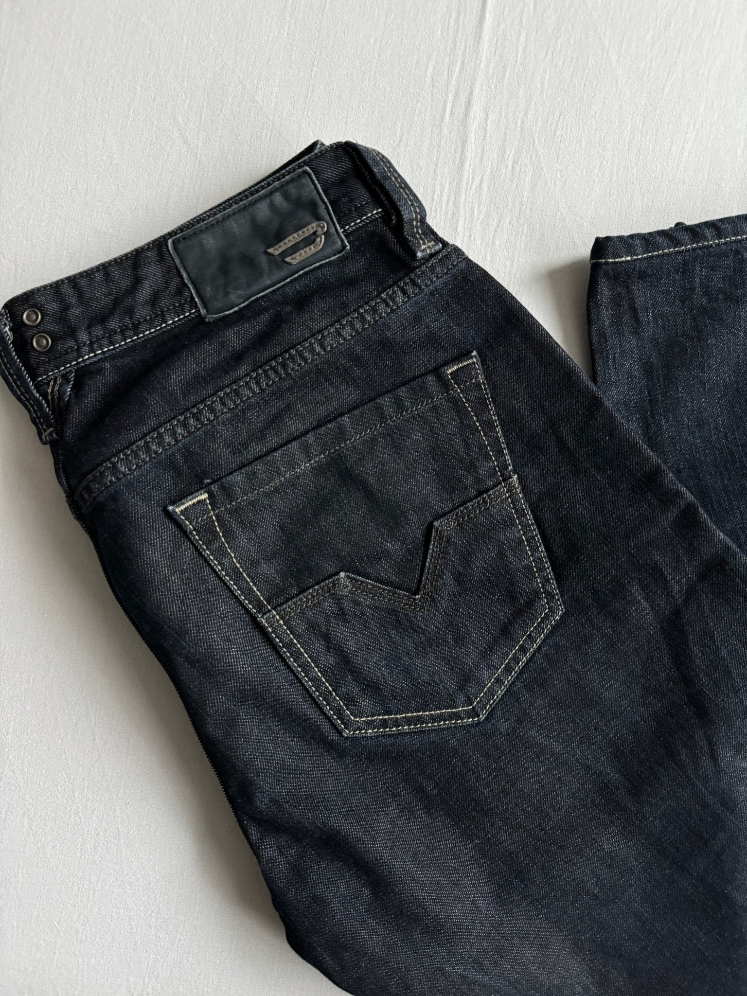 👖 Blugi Vintage Diesel Dark Denim Larkee – W30 / L34 - anbracaminte