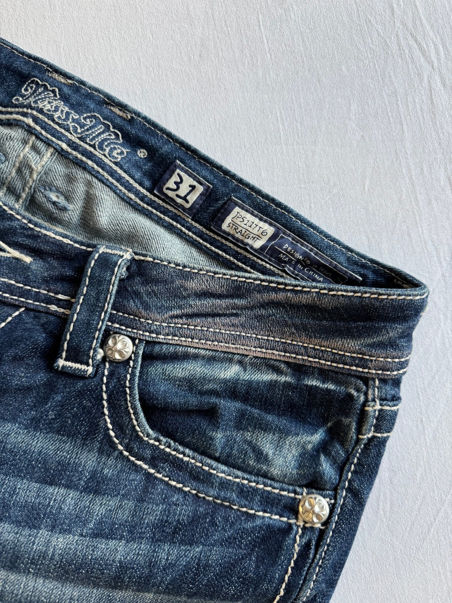 👖 Blugi Y2K Miss Me Straight Fit – US 31 - anbracaminte