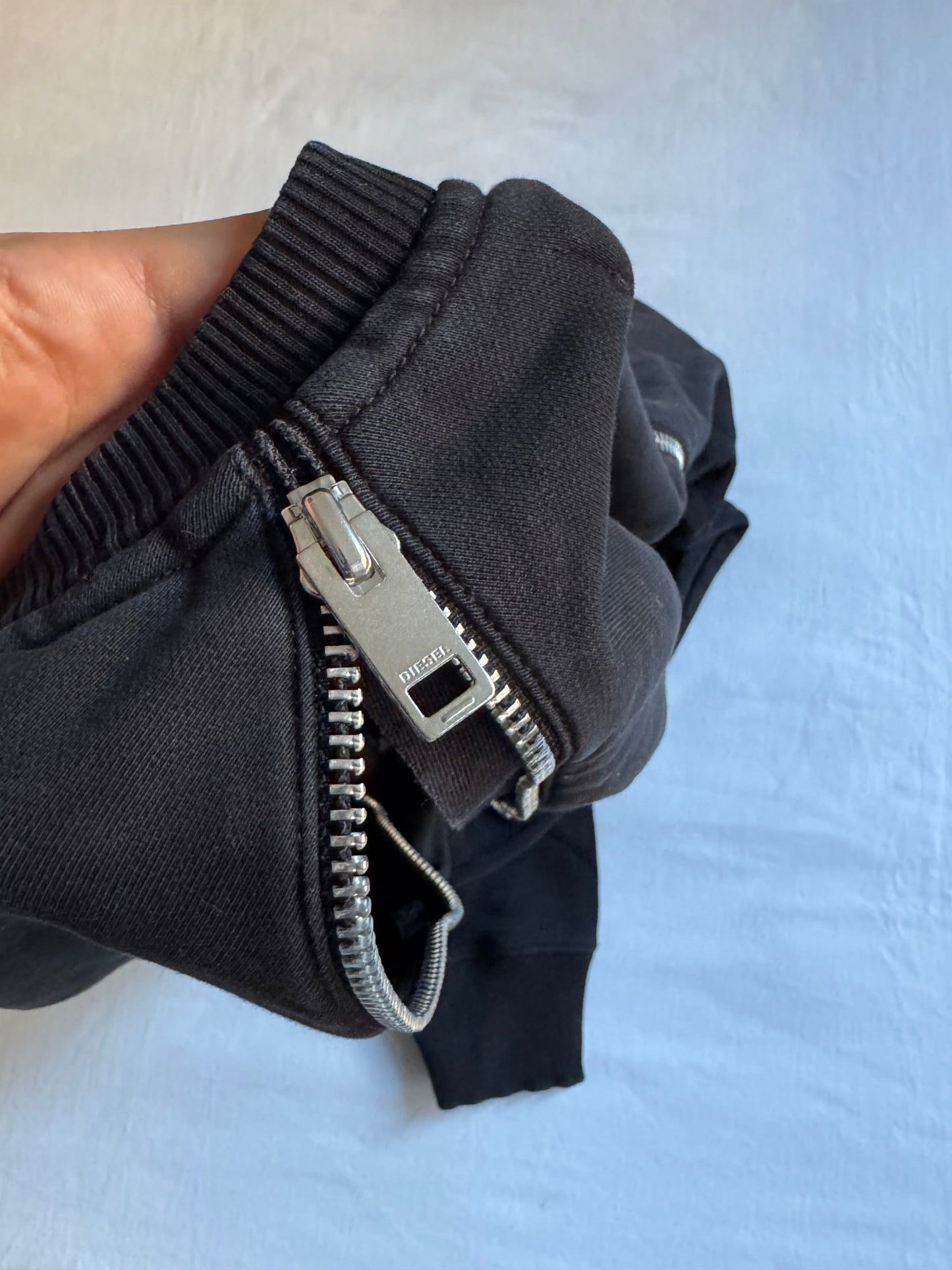 ⛽️ Bluză Diesel crewneck neagră cu fermoare – mărimea L - anbracaminte