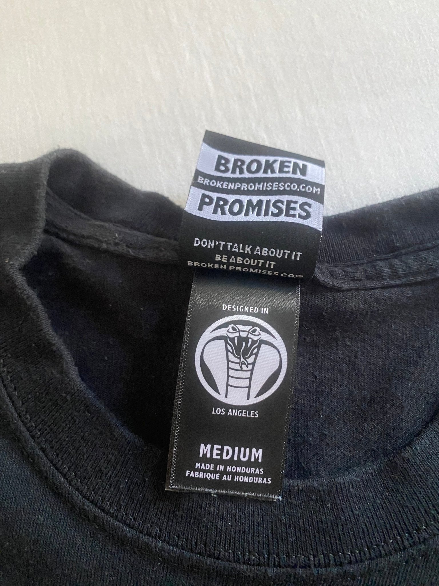 Broken Promises Graphic Tee - anbracaminte