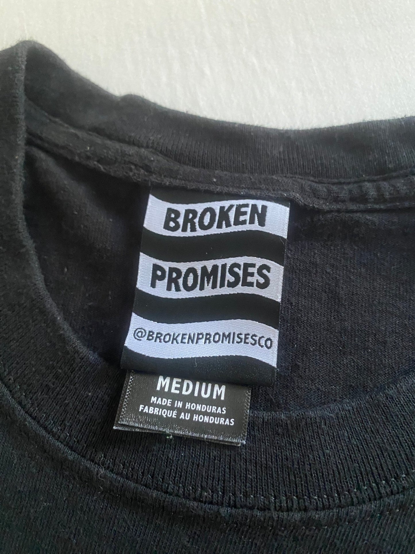 Broken Promises Graphic Tee - anbracaminte