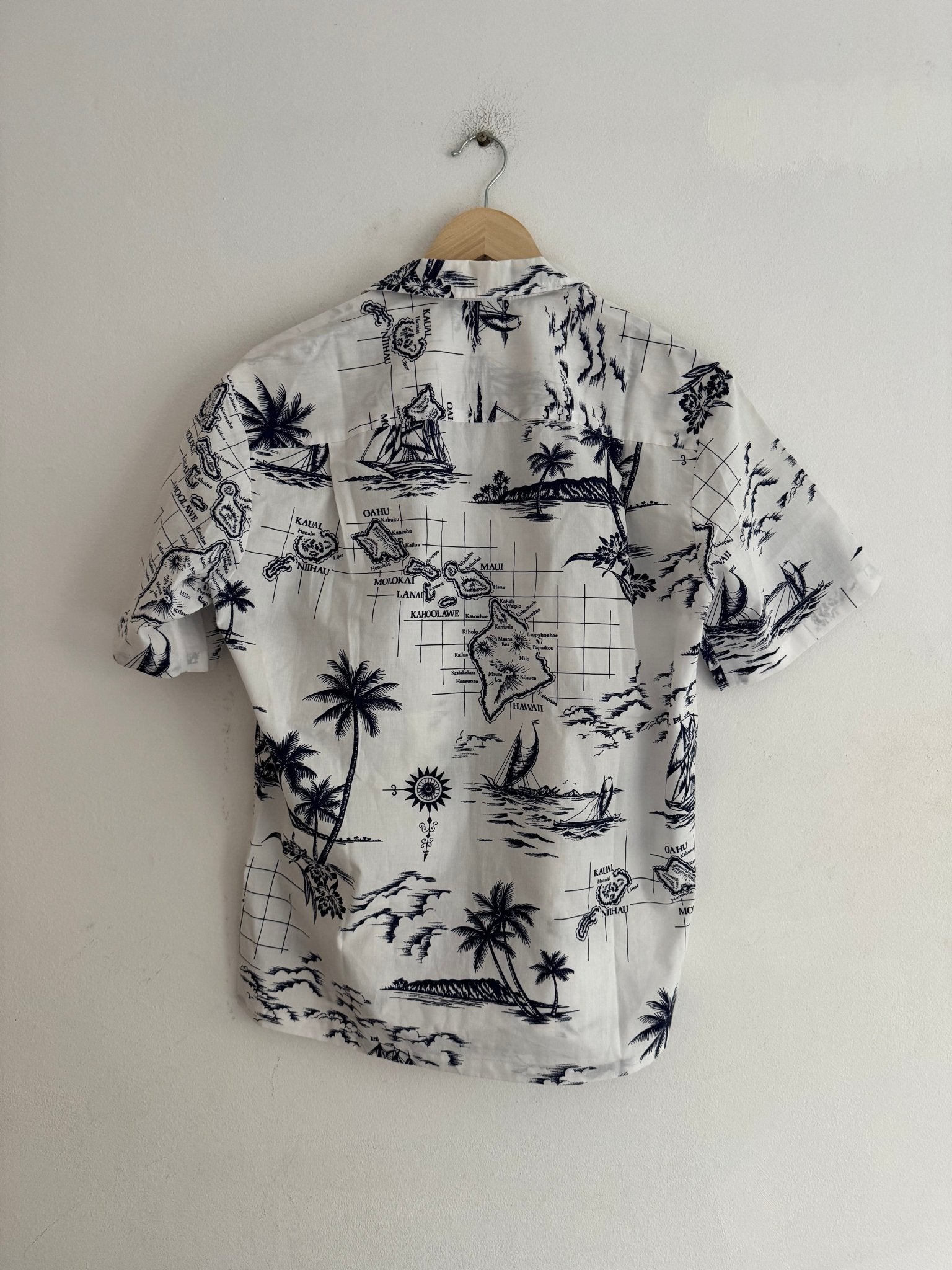 🌺 Cămașă Hawaiiană Vintage Albă cu Print – S – Made in Hawaii - anbracaminte