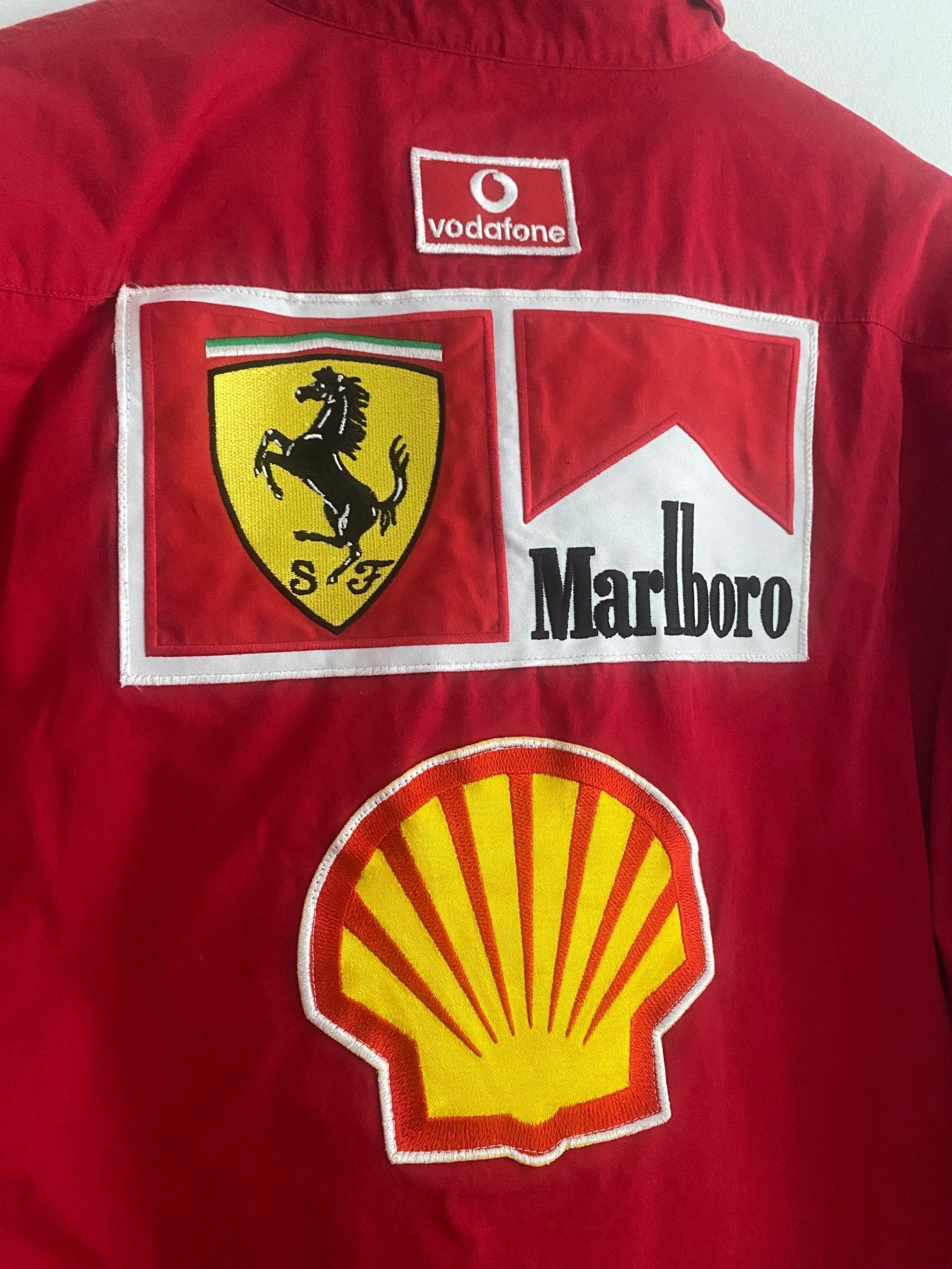 Cămașă Vintage Ferrari Roșie cu Guler – Model Rar, Mărime XL - anbracaminte