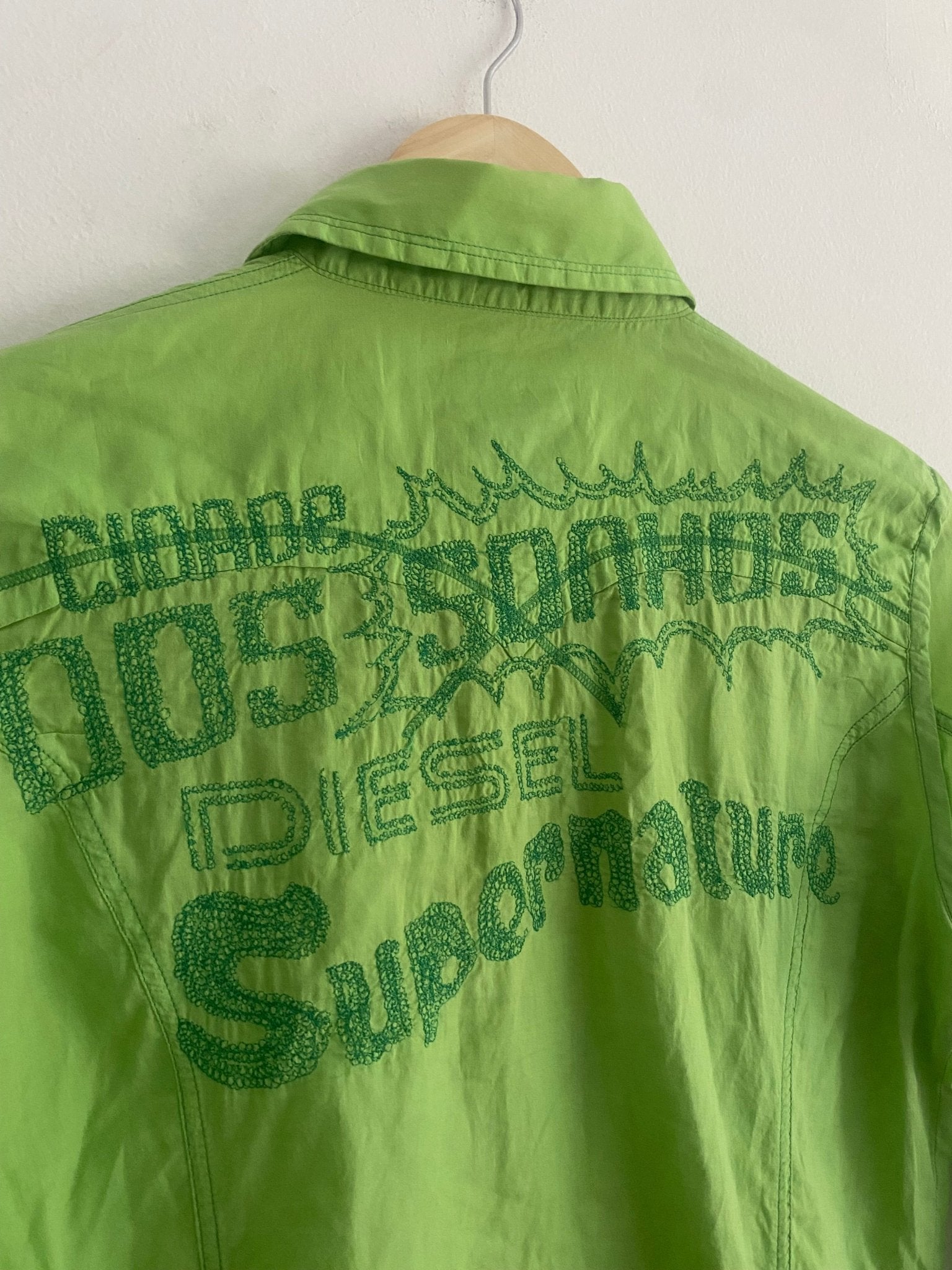 👚 Cămașă Y2K Diesel Verde cu Broderie pe Spate – Mărime M (Femei) - anbracaminte