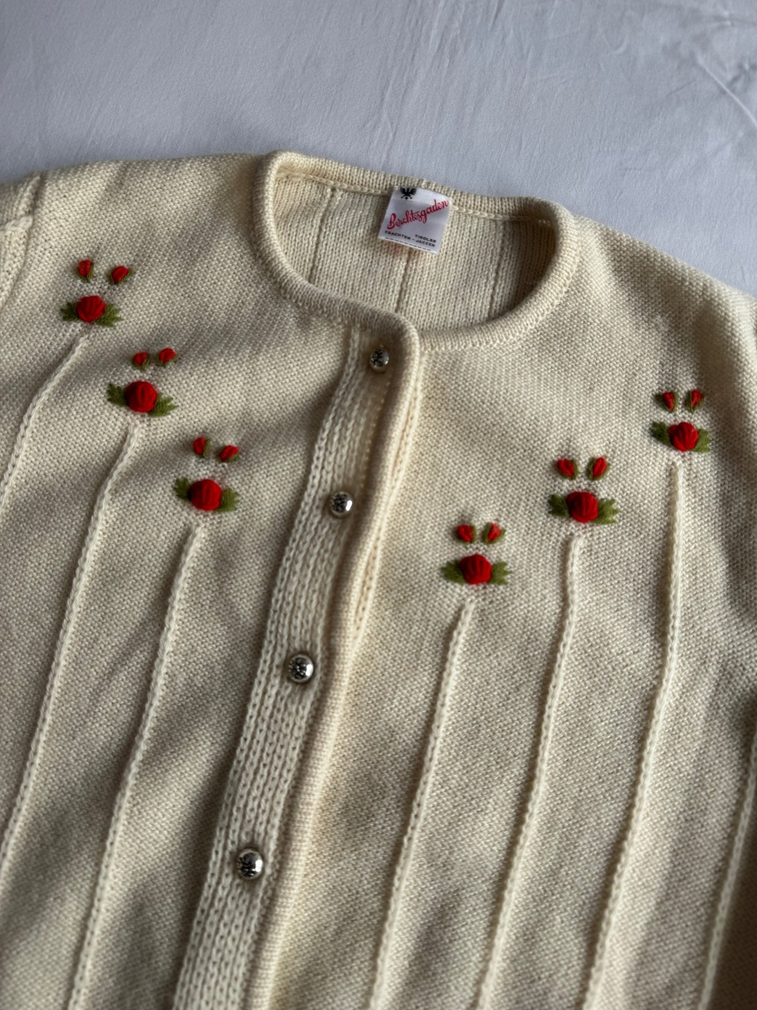 🧶 Cardigan Vintage Damă din Lână Virgină Alb Natural cu Broderie Trandafiri – S / M - anbracaminte