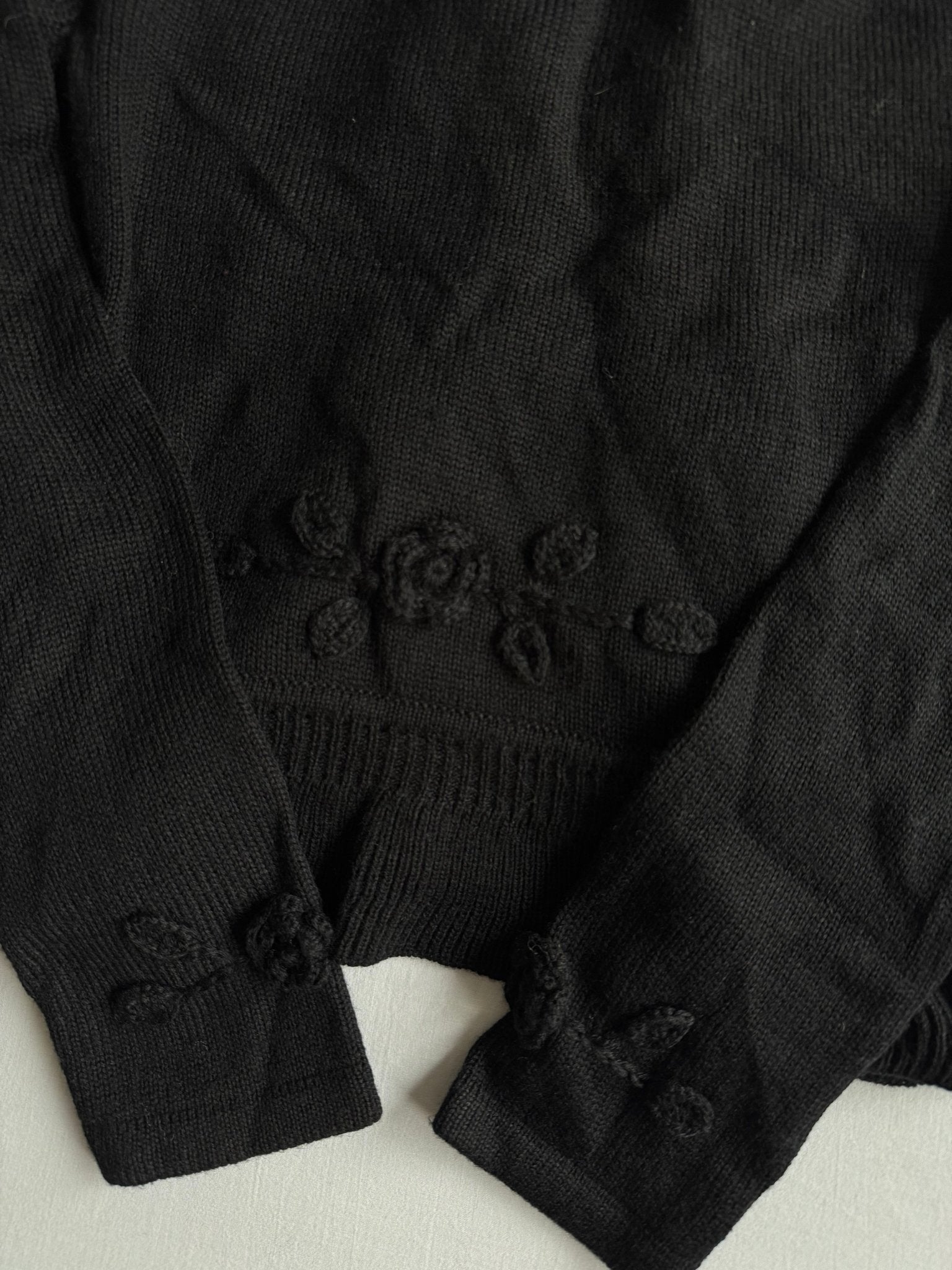 🧶 Cardigan Vintage Damă Negru din Blend de Lână cu Broderie Florală – S - anbracaminte