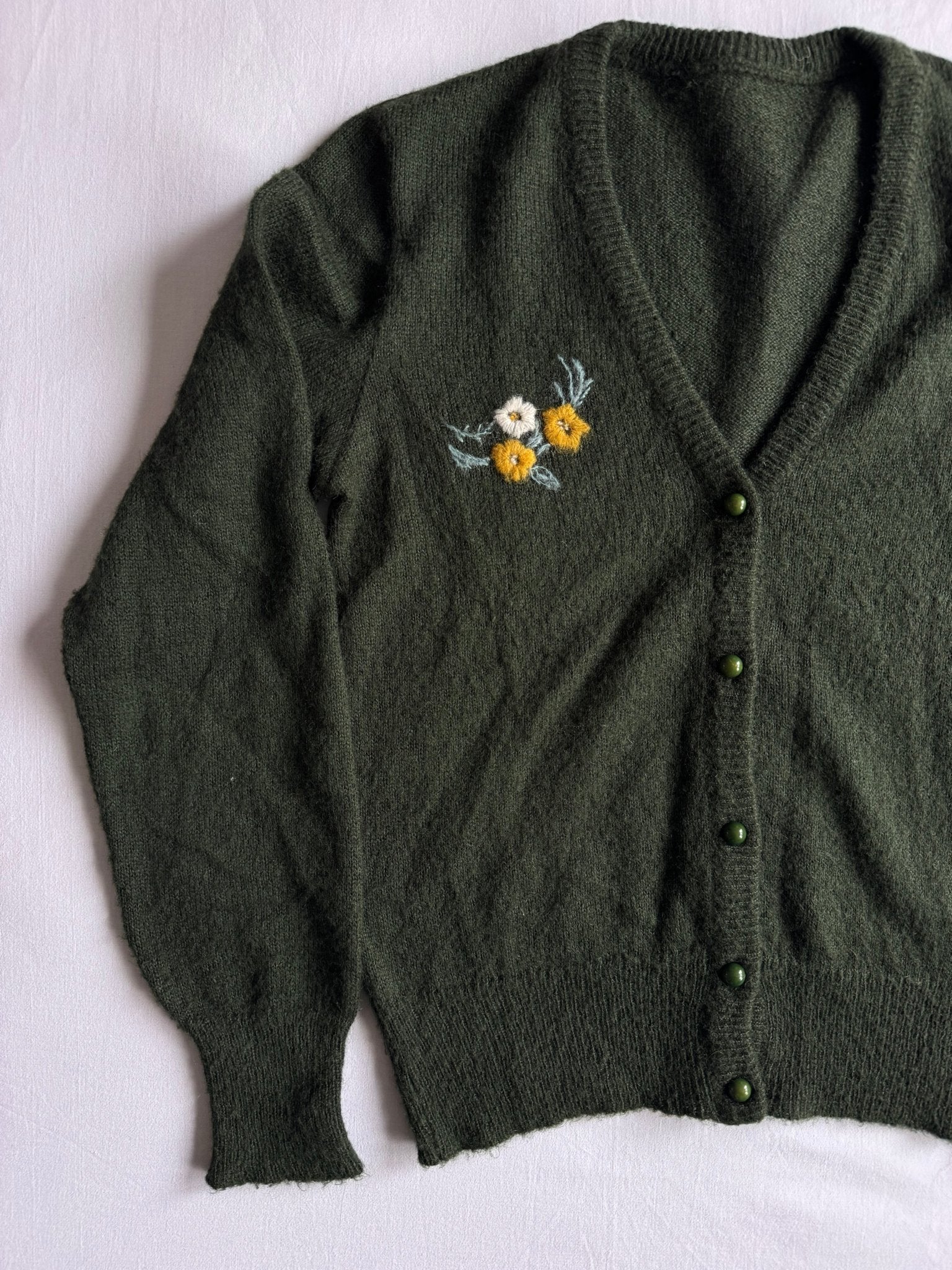 🧶 Cardigan Vintage Damă Verde Închis cu Broderie Florală – M - anbracaminte