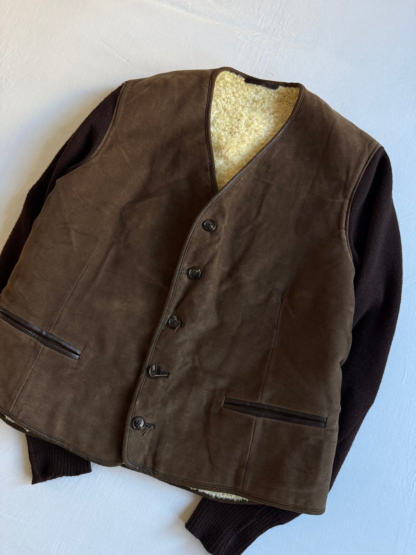 🐑 Cardigan Vintage Maro Închis cu Căptușeală Shearling Natural și Mâneci din Lână – M / L (50) - anbracaminte