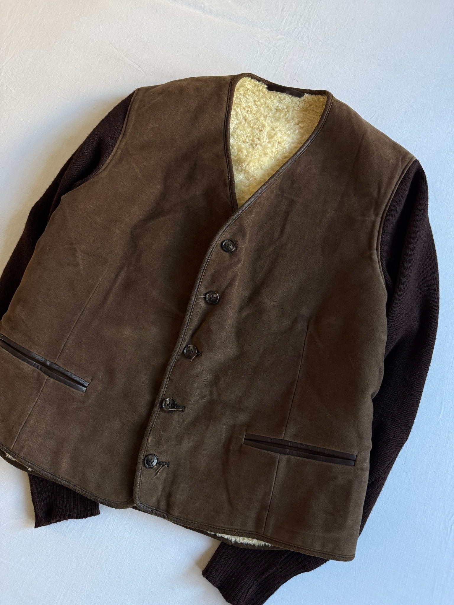 🐑 Cardigan Vintage Maro Închis cu Căptușeală Shearling Natural și Mâneci din Lână – M / L (50) - anbracaminte