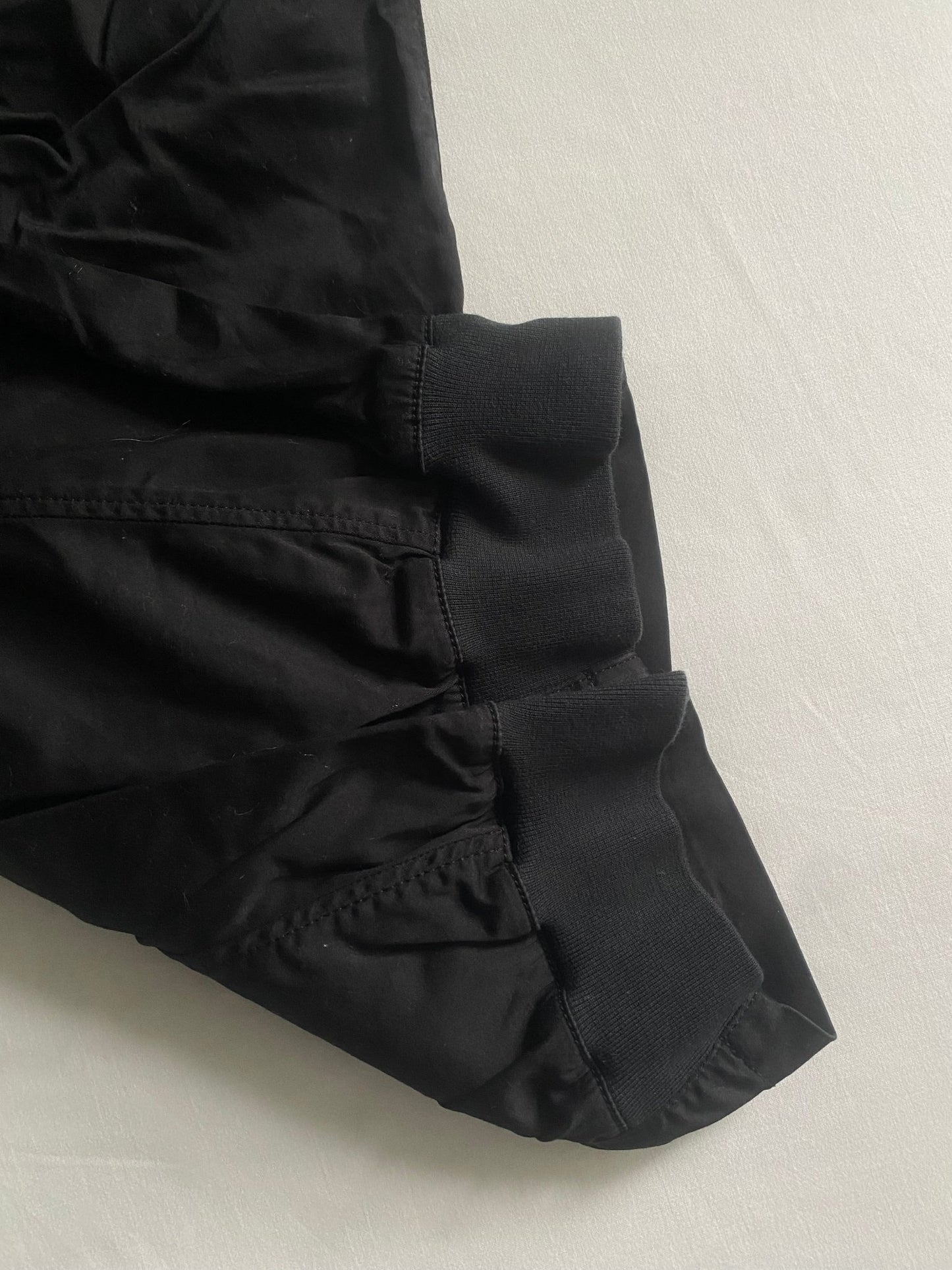 C.P. Company – Pantaloni Jogger Fit Negri - anbracaminte