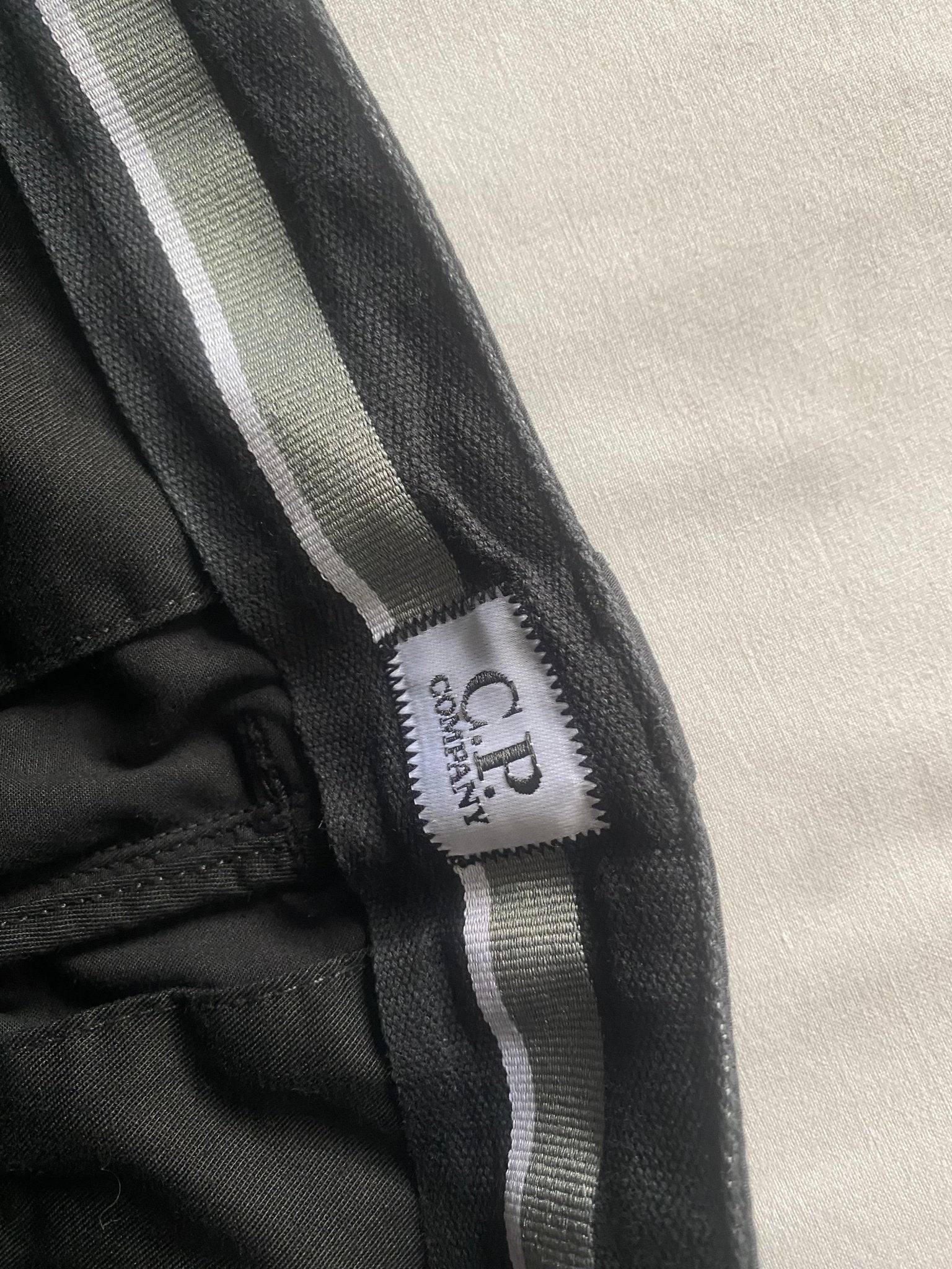 C.P. Company – Pantaloni Jogger Fit Negri - anbracaminte