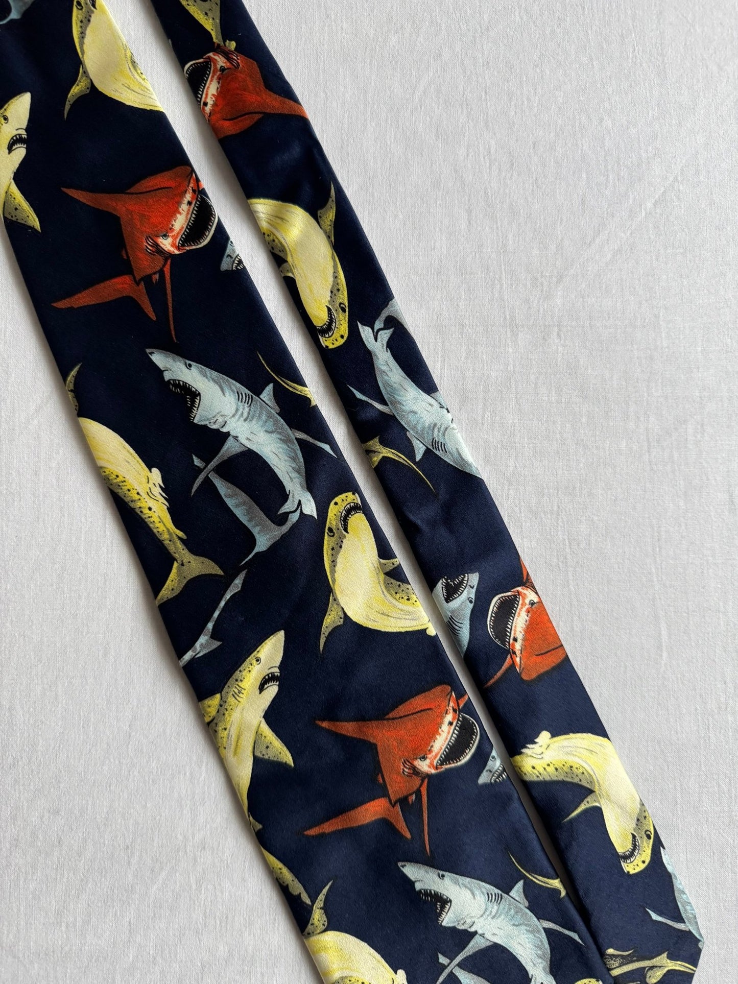 🦈 Cravată Vintage Bleumarin din Mătase cu Print Rechini – Made in Italy - anbracaminte