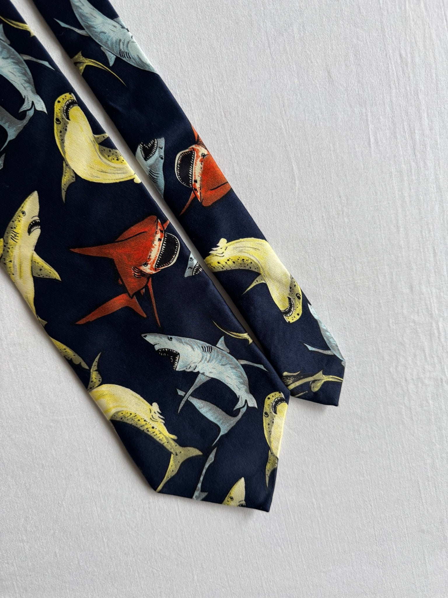 🦈 Cravată Vintage Bleumarin din Mătase cu Print Rechini – Made in Italy - anbracaminte
