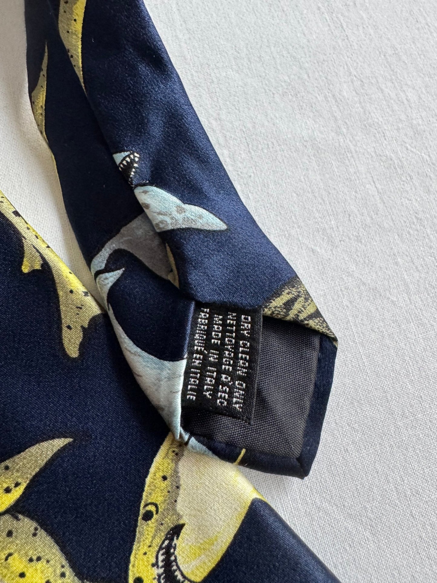 🦈 Cravată Vintage Bleumarin din Mătase cu Print Rechini – Made in Italy - anbracaminte