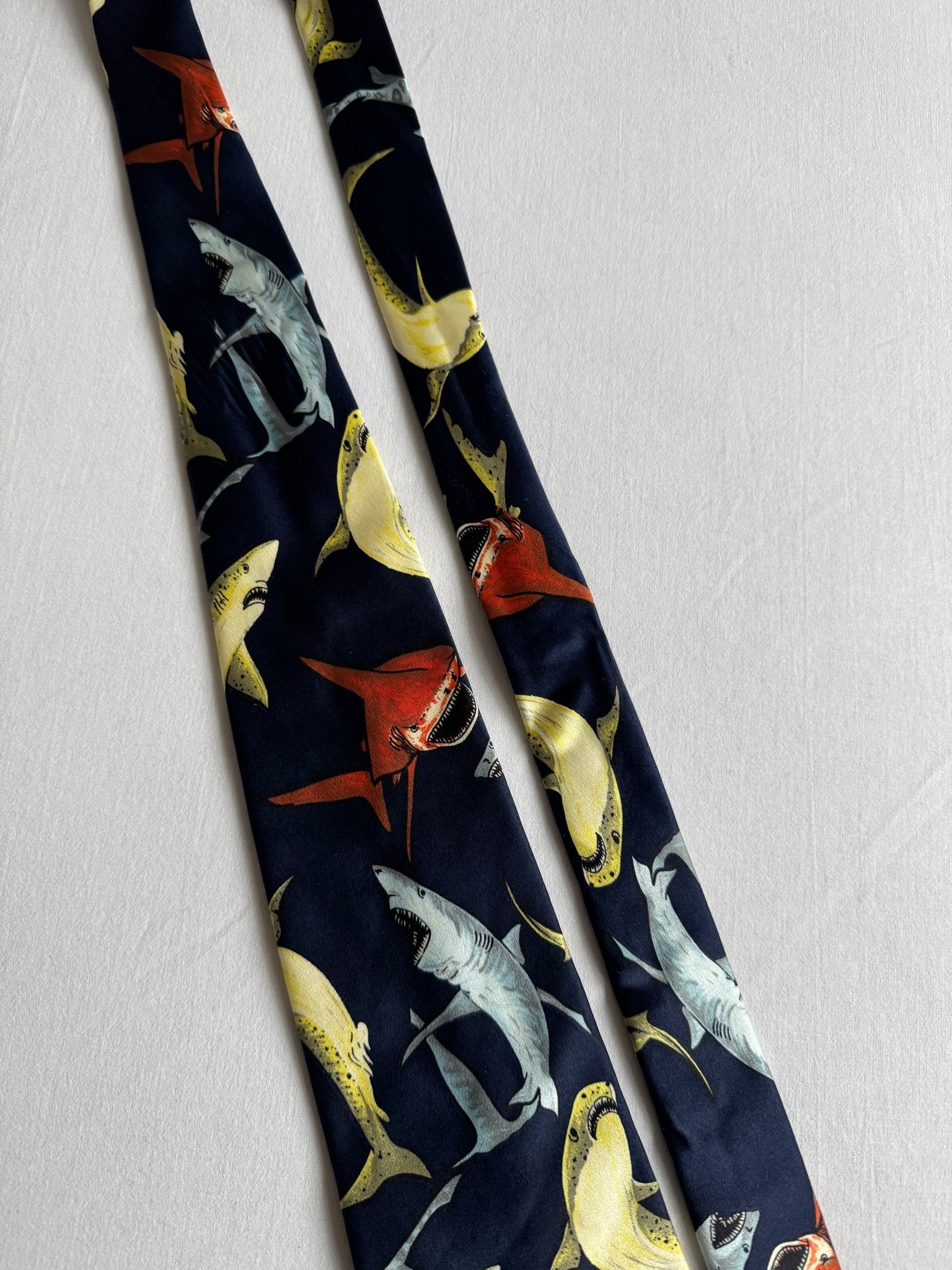 🦈 Cravată Vintage Bleumarin din Mătase cu Print Rechini – Made in Italy - anbracaminte