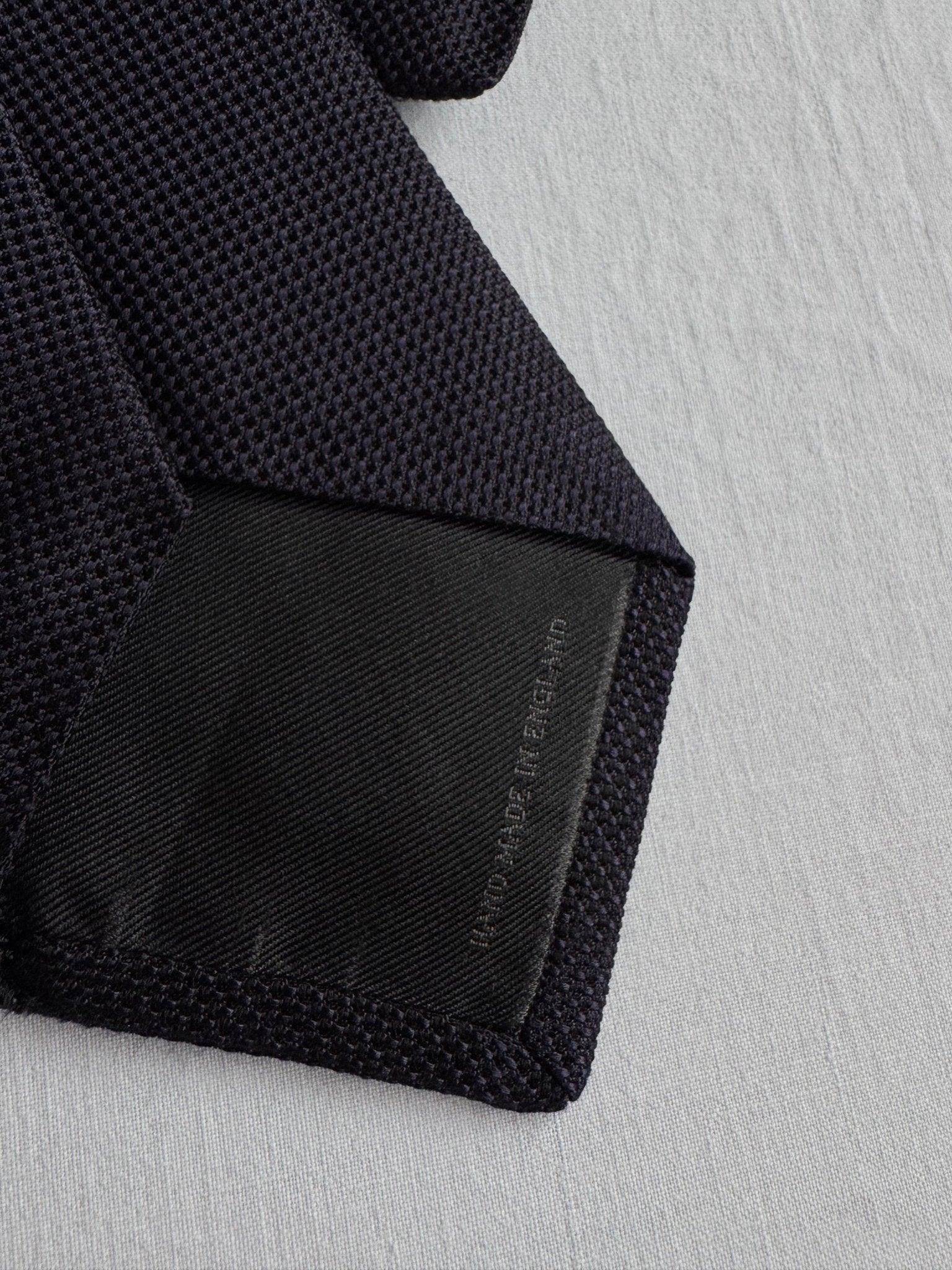 🐎 👔 Cravată Vintage Burberry Bleumarin din Mătase – Handmade in England - anbracaminte