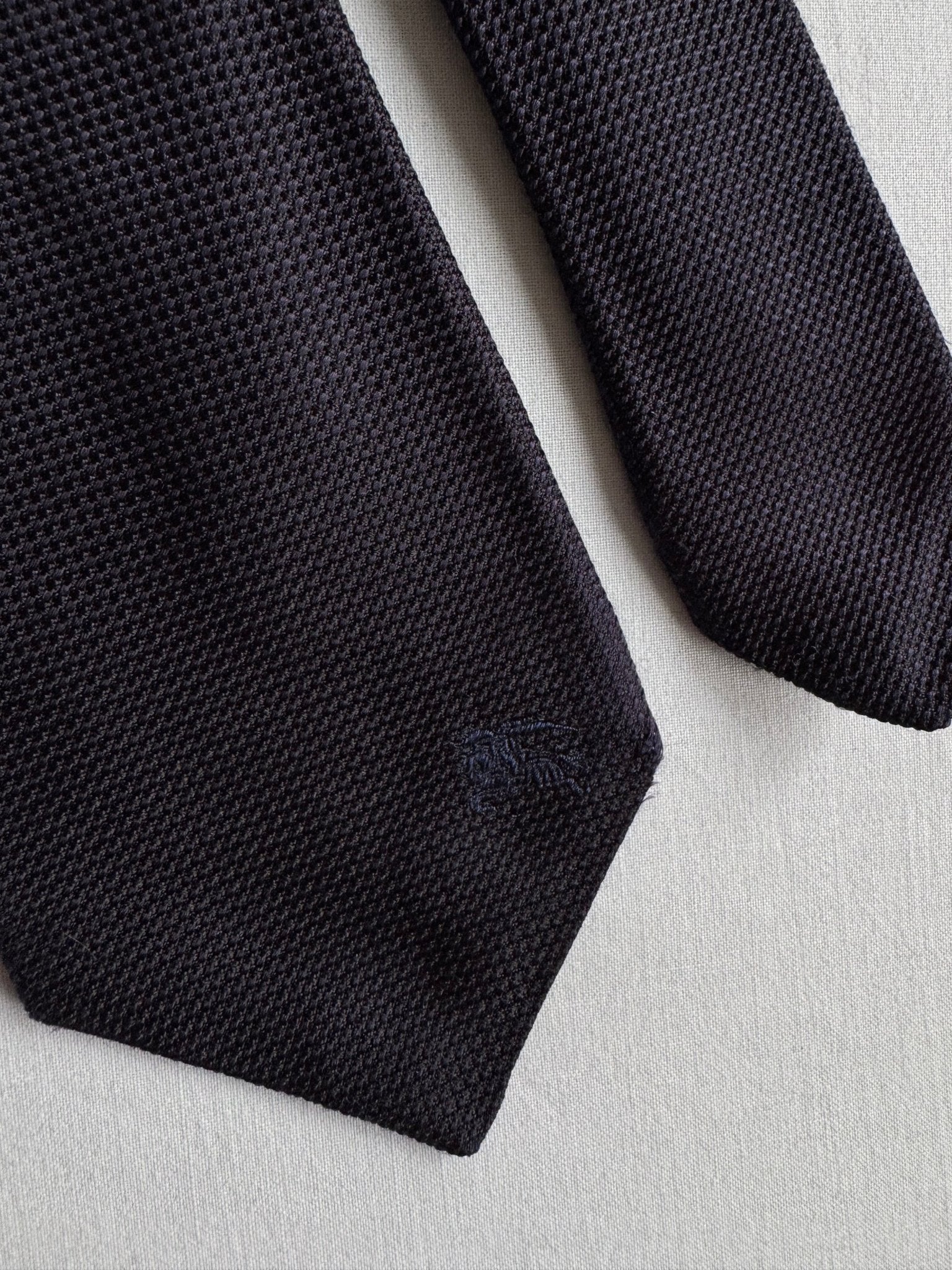 🐎 👔 Cravată Vintage Burberry Bleumarin din Mătase – Handmade in England - anbracaminte