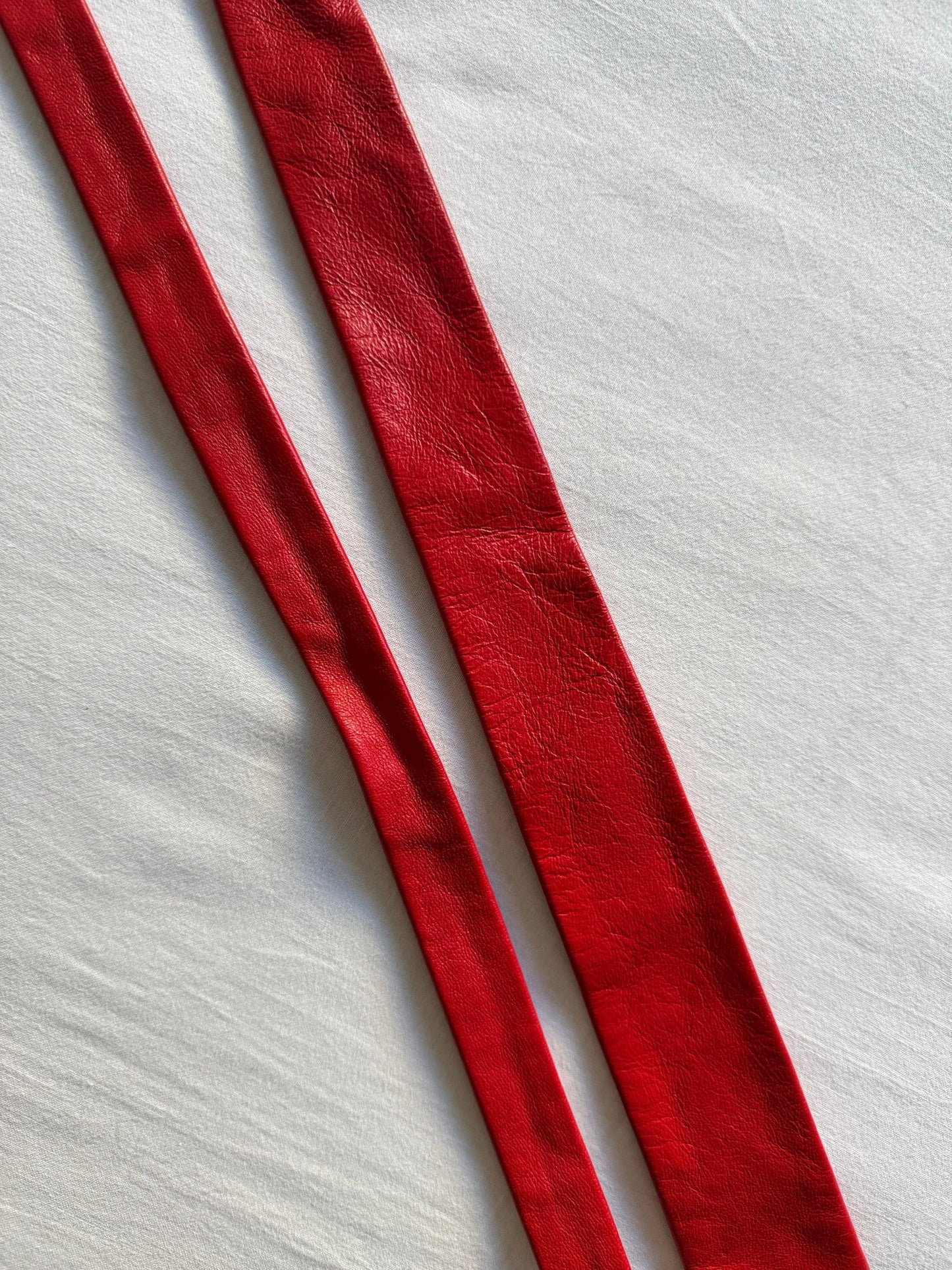 🍒 Cravată Vintage Skinny din Piele Roșie - anbracaminte