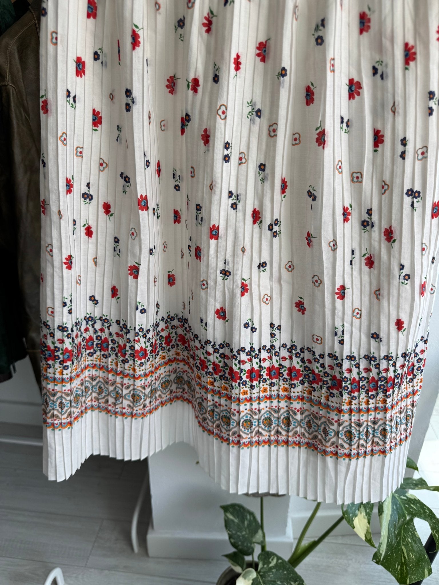 🌸 Fustă Vintage Albă Floral Printed Plisată – XS/S Damă - anbracaminte