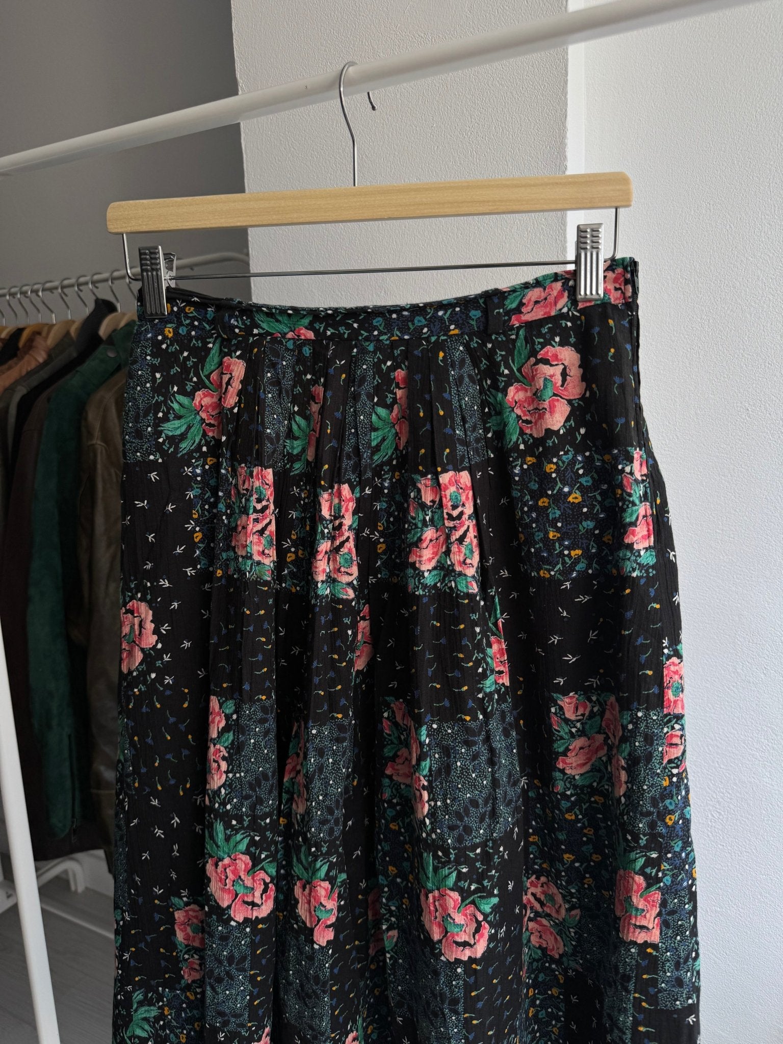 🌸 Fustă Vintage Floral – EU 38 (M Damă) - anbracaminte