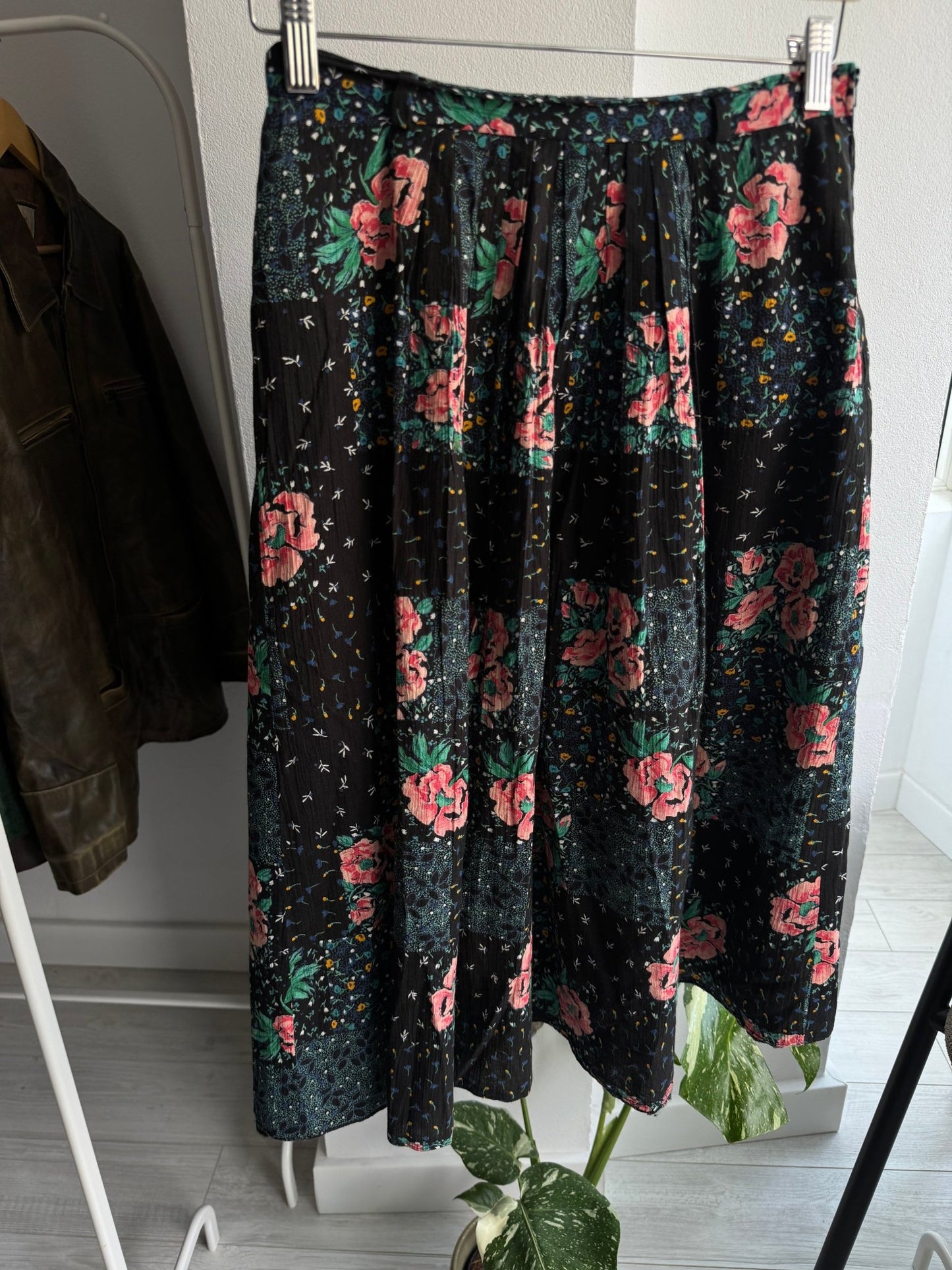 🌸 Fustă Vintage Floral – EU 38 (M Damă) - anbracaminte
