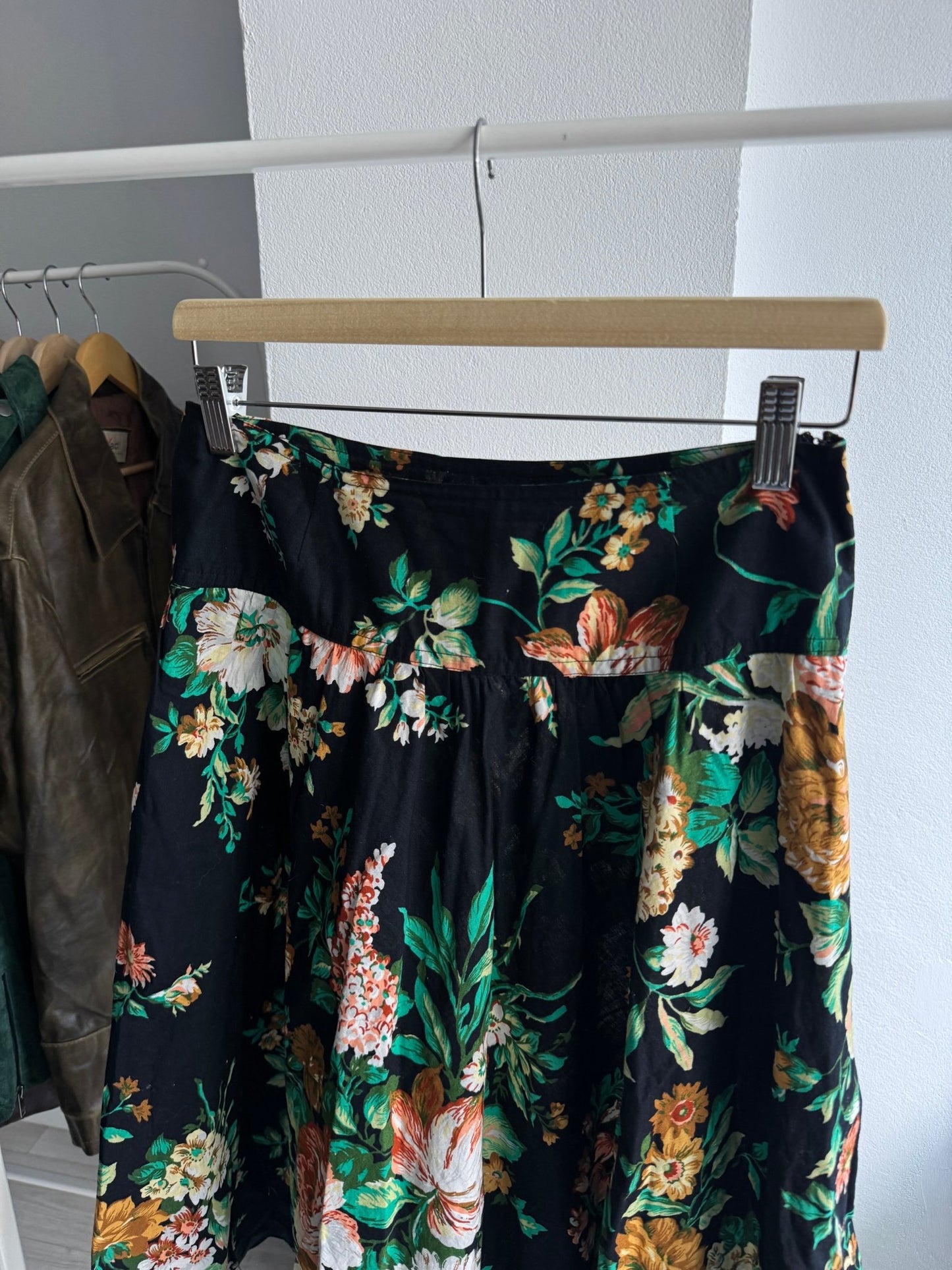 🌸 Fustă Vintage Floral – S Damă - anbracaminte