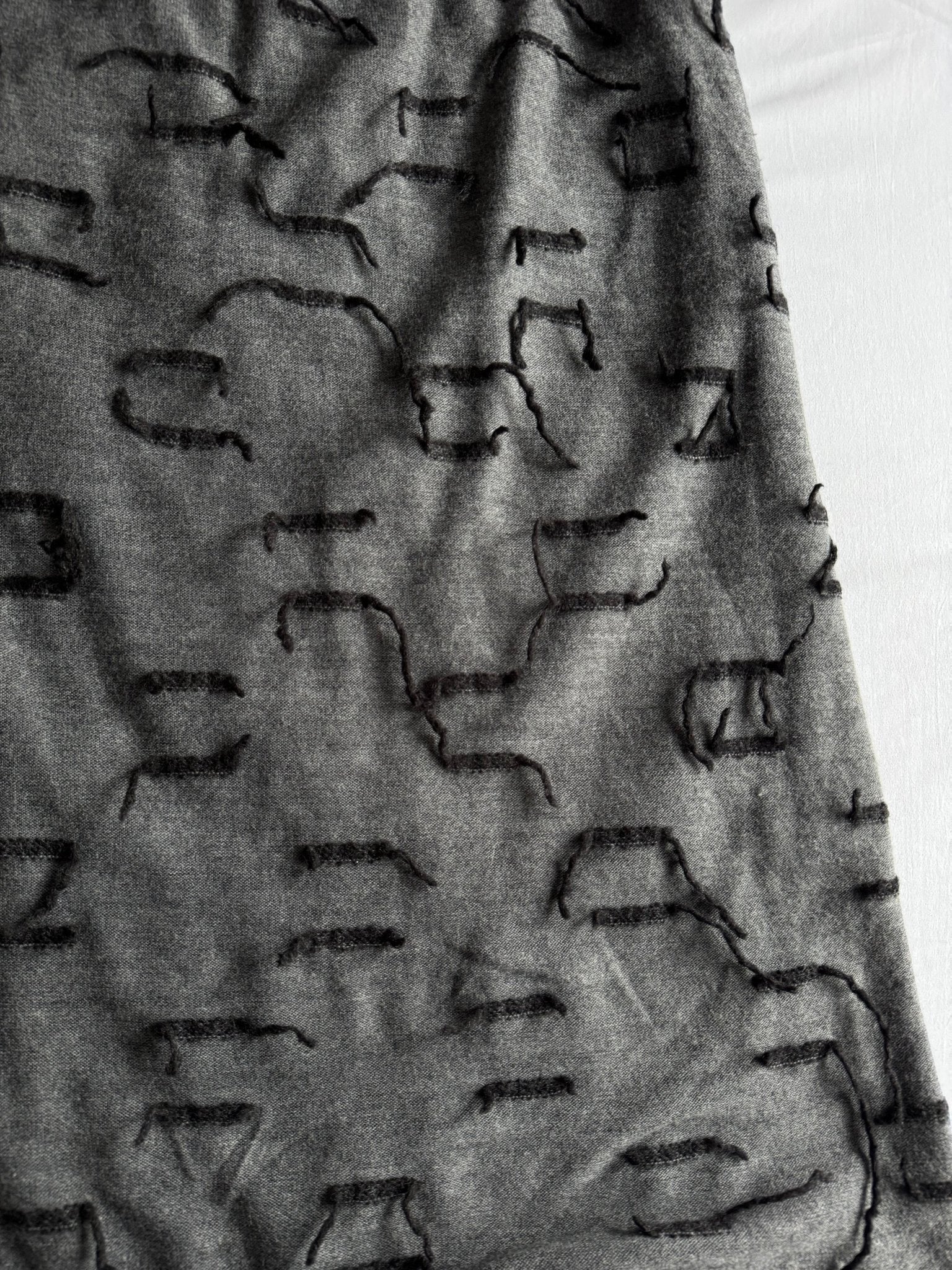 🌫️ Fustă vintage gri din lână cu motiv panglică neagră – talie elastică – S - M - anbracaminte