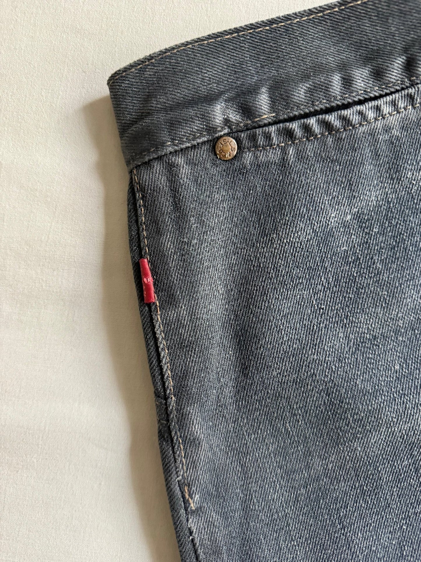 👖 Fustă Vintage Levi’s din denim cerat cu curea reglabilă la spate – mărimea S - anbracaminte
