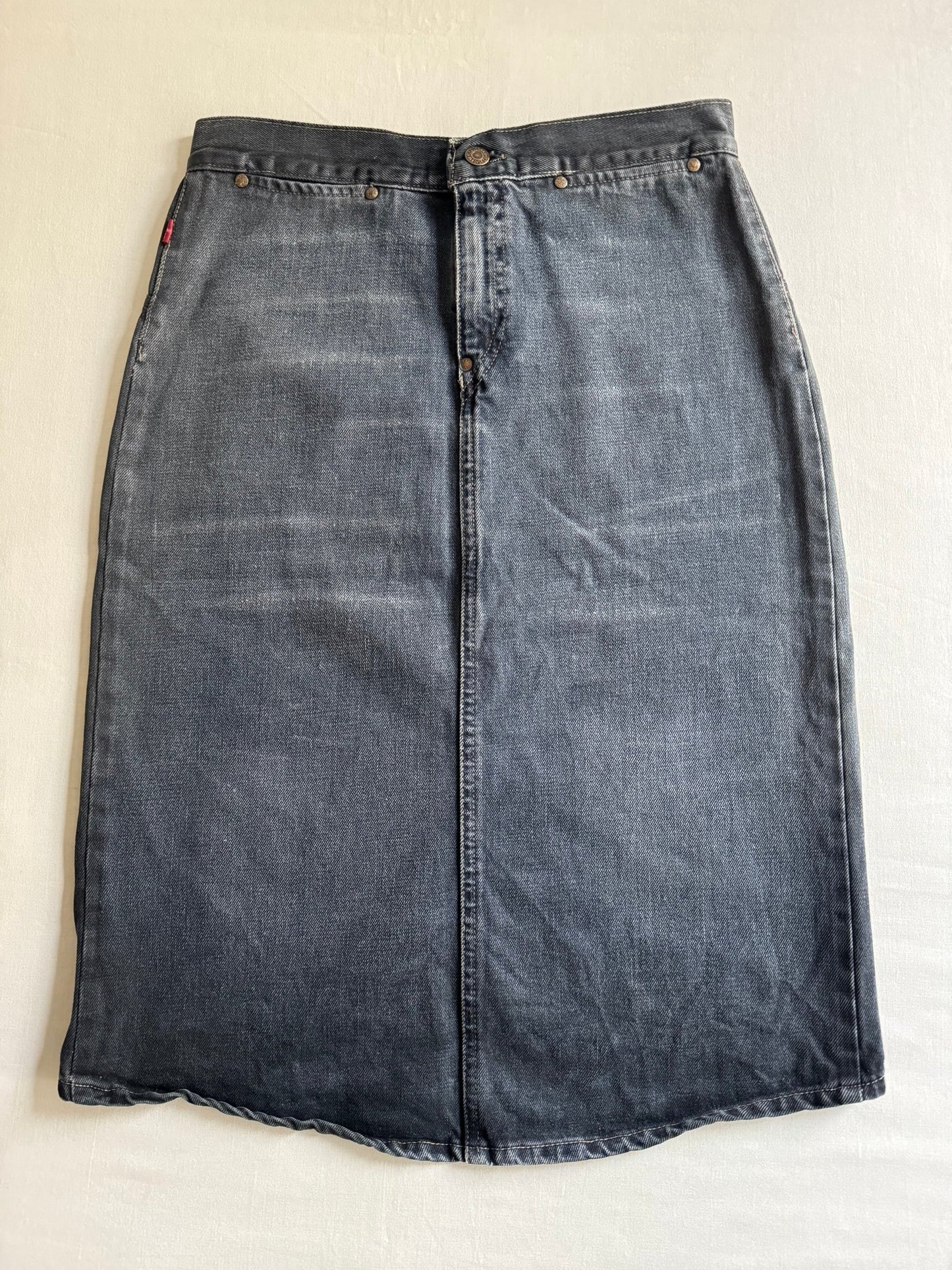 👖 Fustă Vintage Levi’s din denim cerat cu curea reglabilă la spate – mărimea S - anbracaminte
