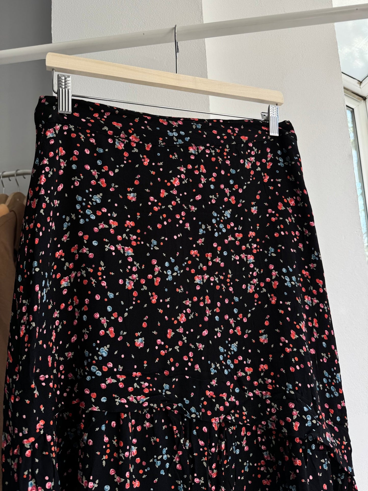 🌸 Fustă Vintage Neagră cu Model Floral – L - anbracaminte