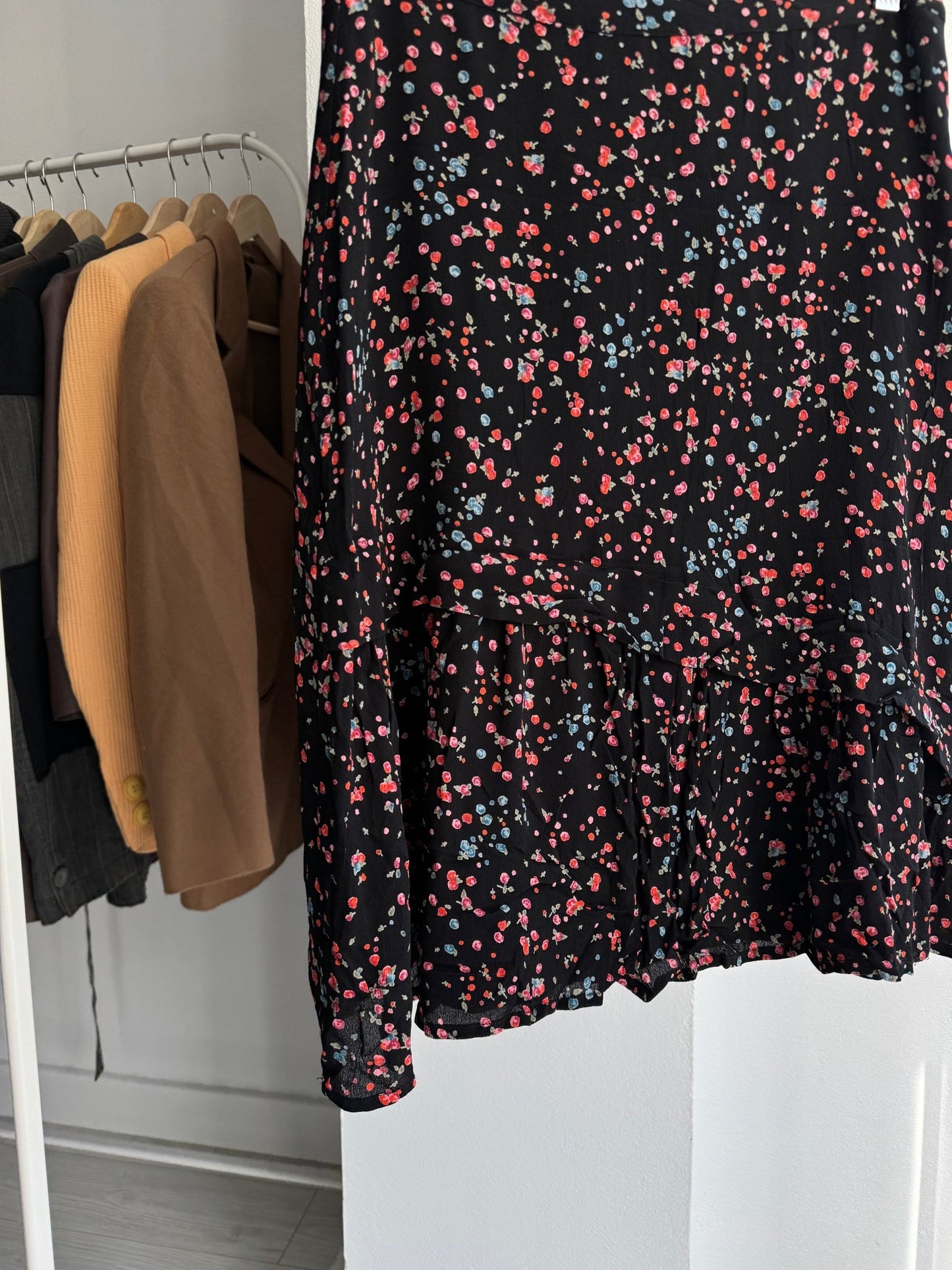 🌸 Fustă Vintage Neagră cu Model Floral – L - anbracaminte