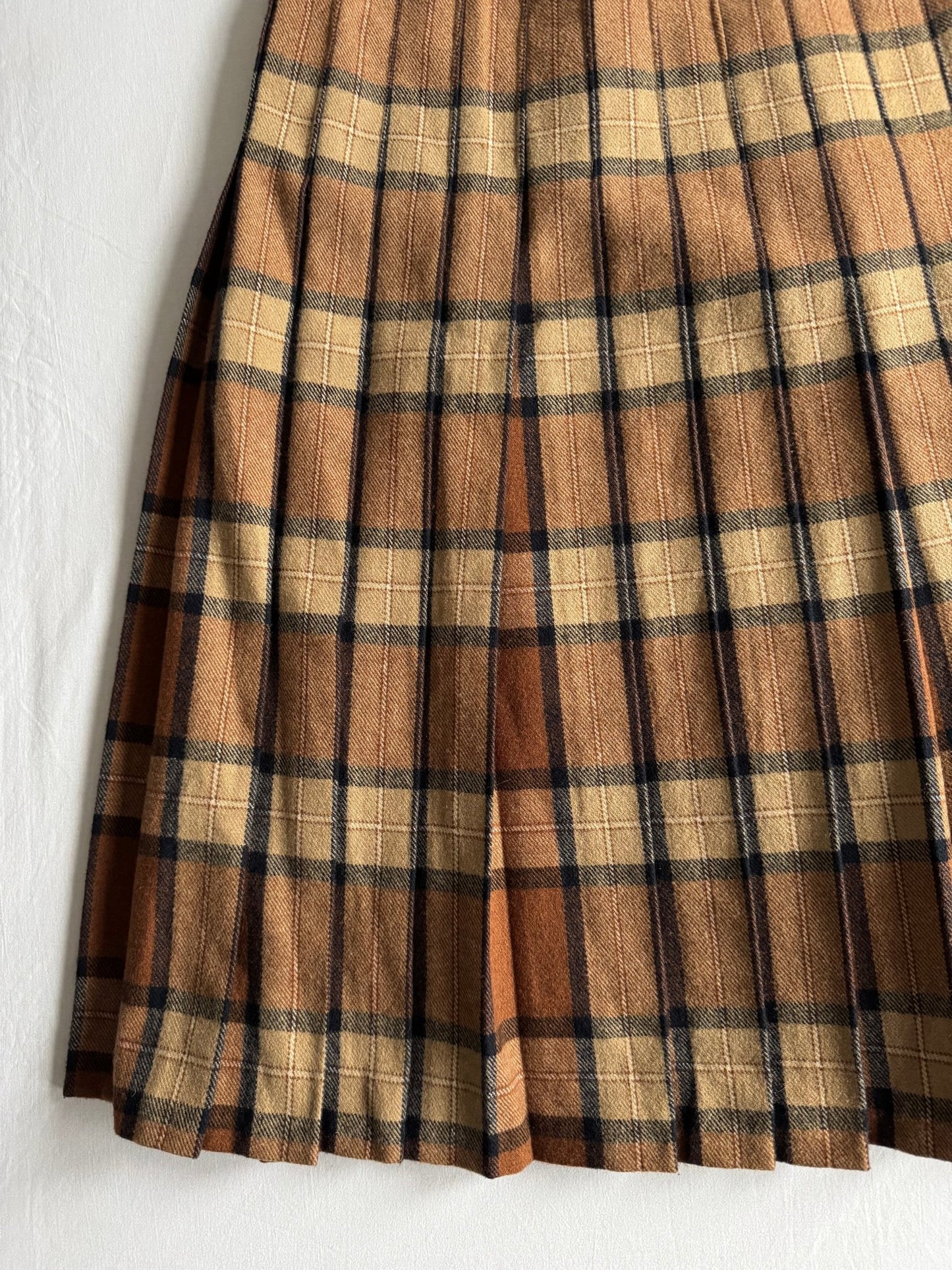 🪵 Fustă Vintage Plisată din Lână în Carouri Maro – aprox. S - anbracaminte
