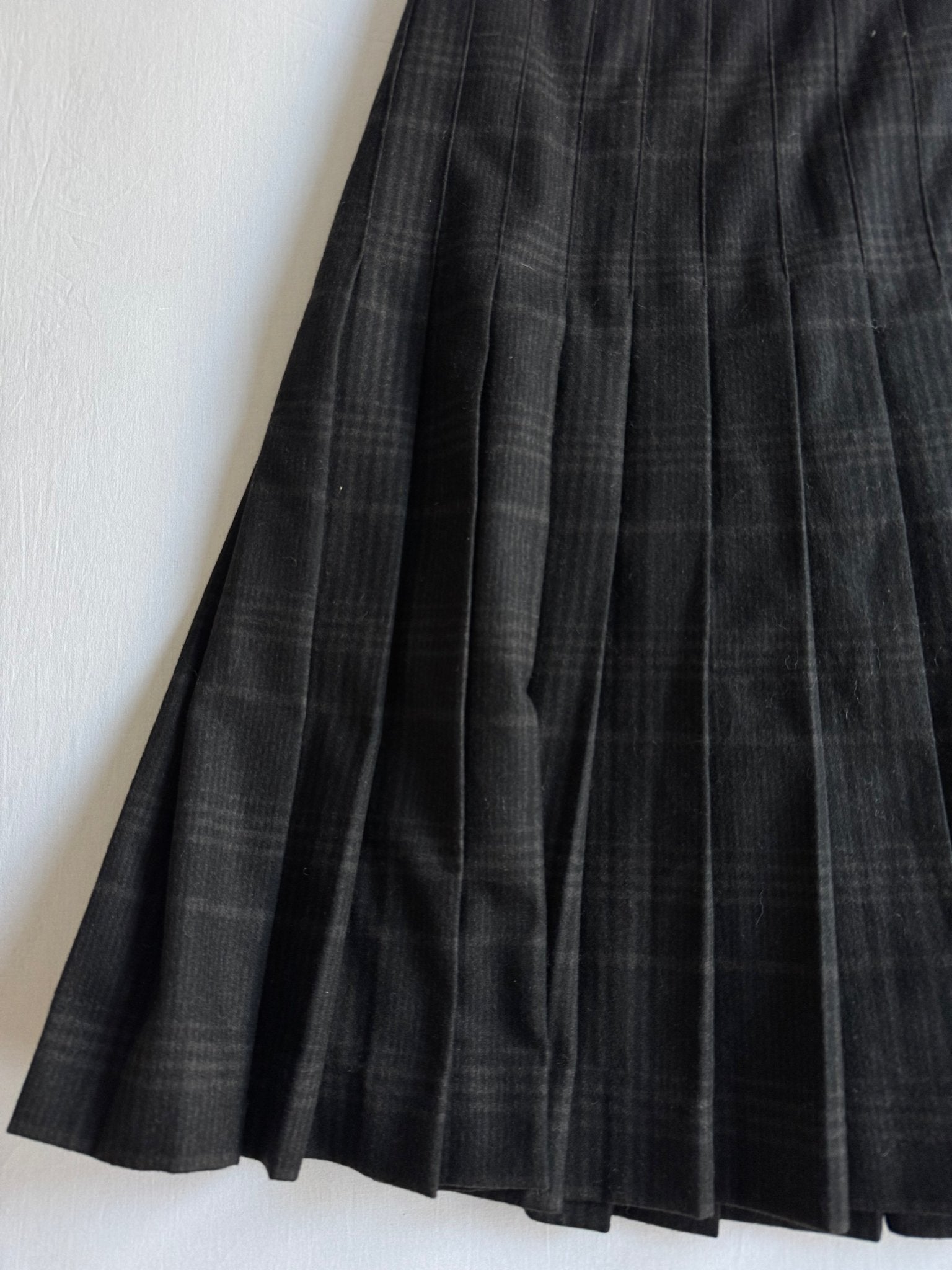 📞 Fustă Vintage Plisată din Lână Neagră cu Model Tartan – aprox. M - anbracaminte