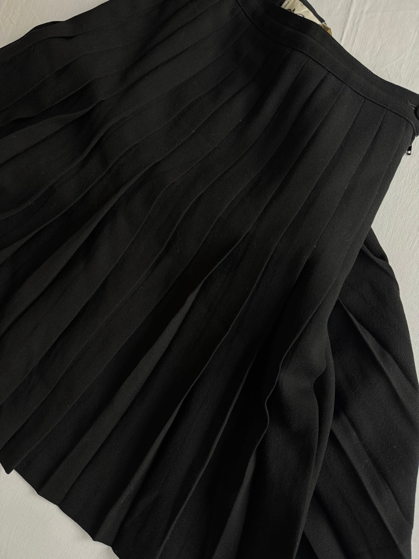 🖤 Fustă vintage plisată neagră din 100% lână virgină – mărimea IT 42 (S–M) - anbracaminte