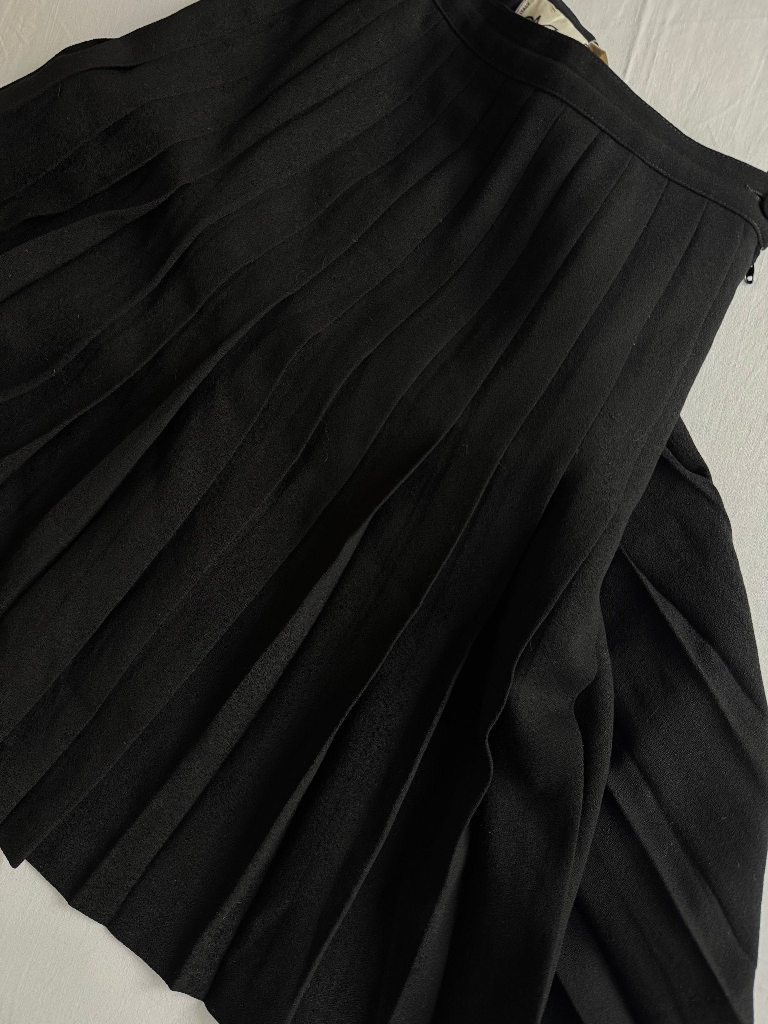 🖤 Fustă vintage plisată neagră din 100% lână virgină – mărimea IT 42 (S–M) - anbracaminte