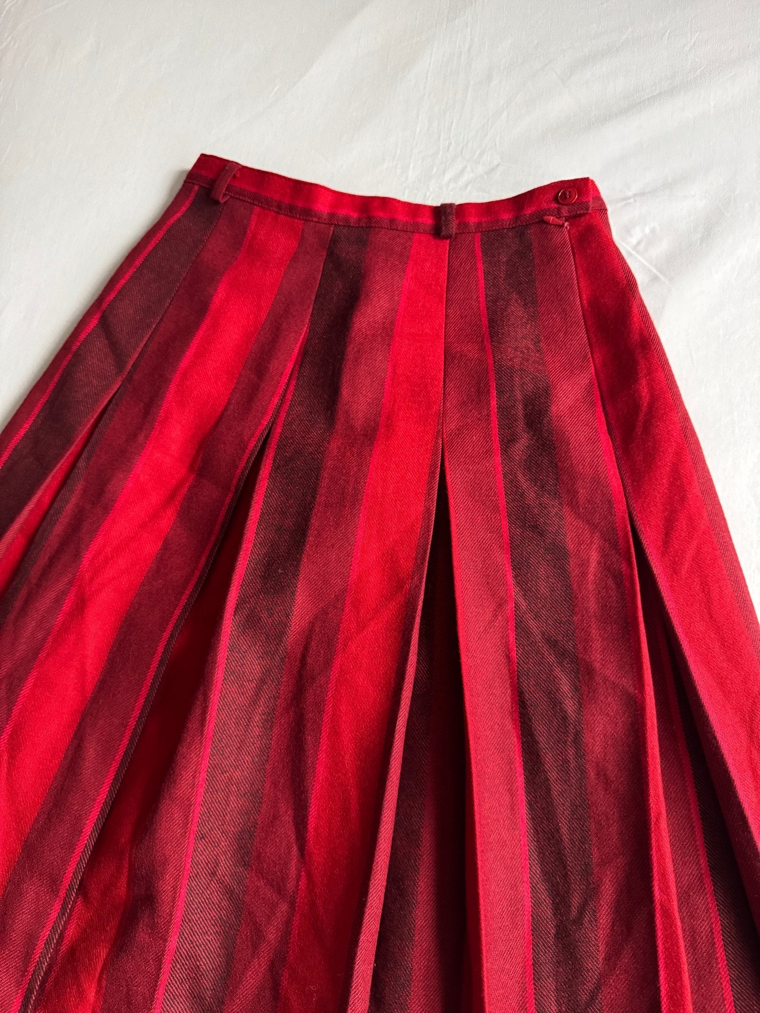 🍒 Fustă Vintage Plisată Roșie din Lână Virgină – L (IT 46) - anbracaminte