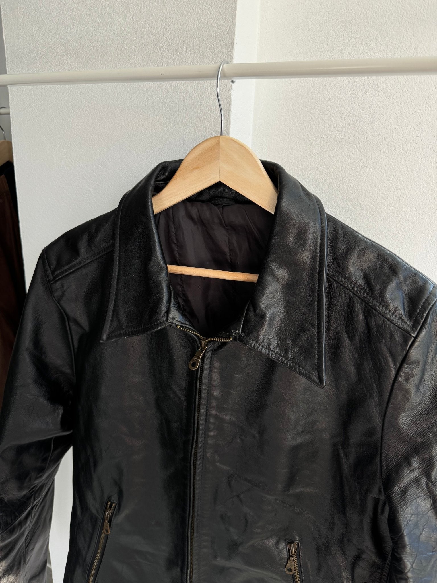 🖤 Geacă Bărbați din Piele Neagră – L (52) – Super Cropped Fit - anbracaminte