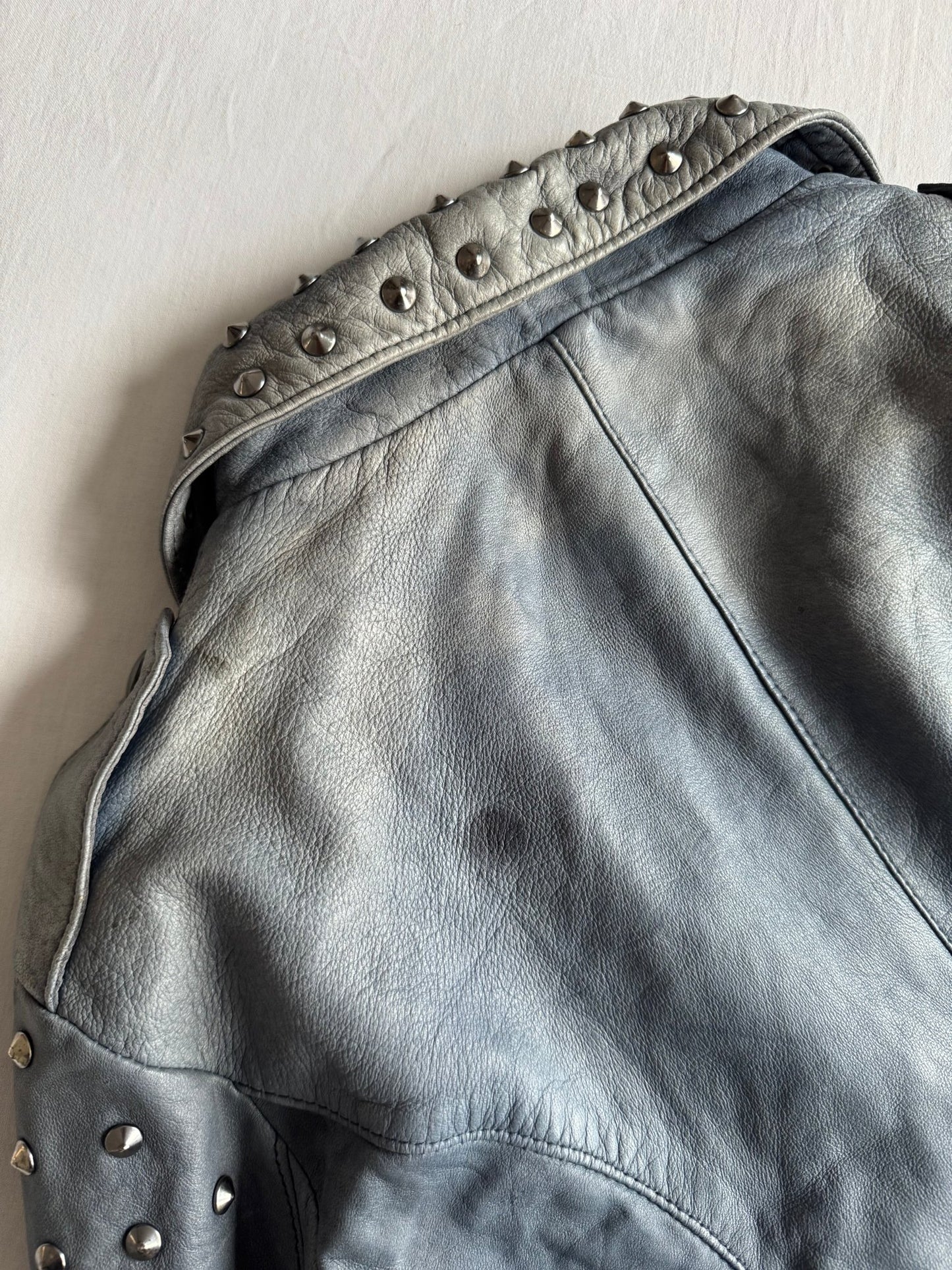 💙 Geacă Biker Y2K Damă din Piele Baby Blue Faded cu Ținte – L - anbracaminte