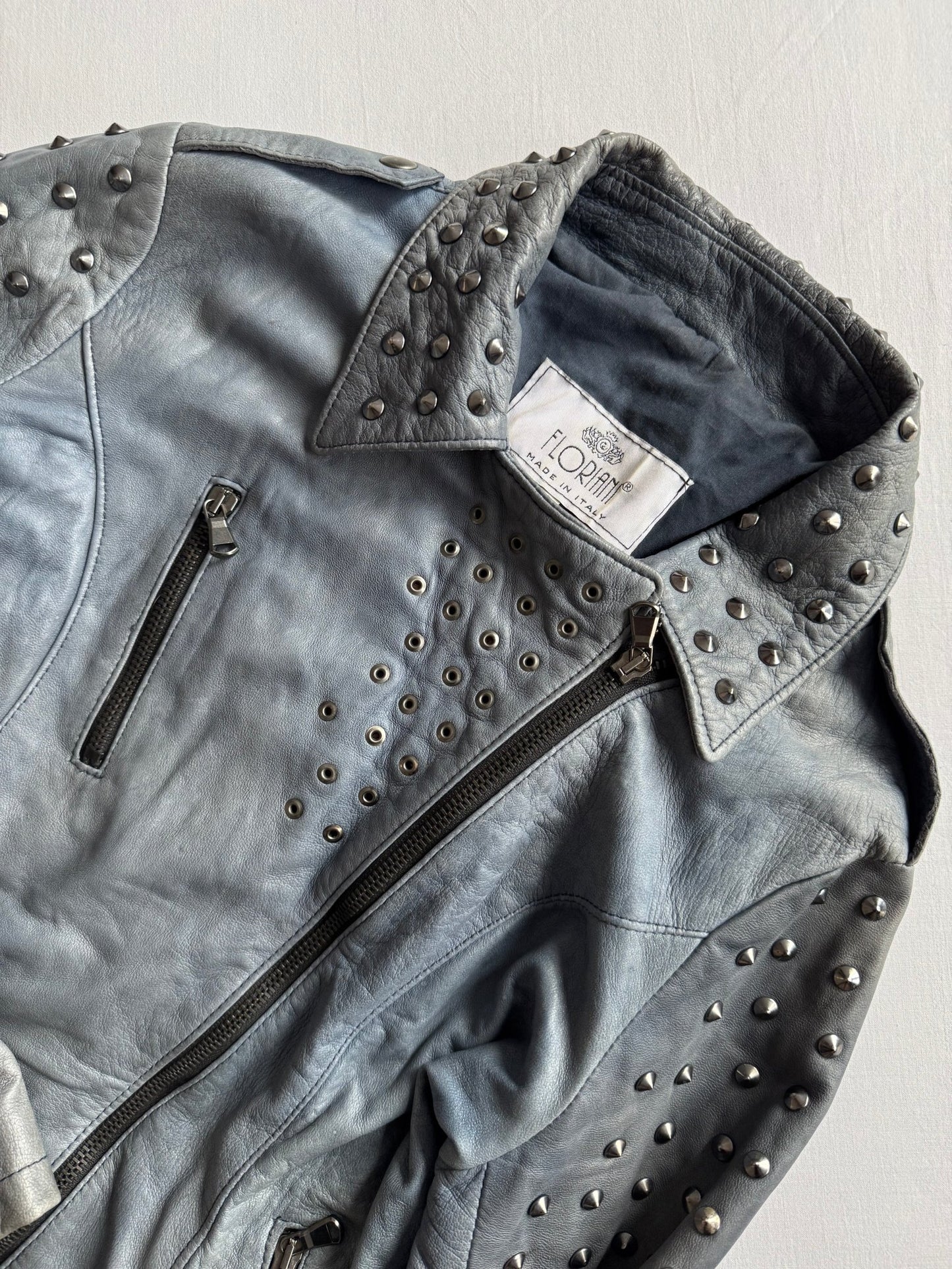 💙 Geacă Biker Y2K Damă din Piele Baby Blue Faded cu Ținte – L - anbracaminte