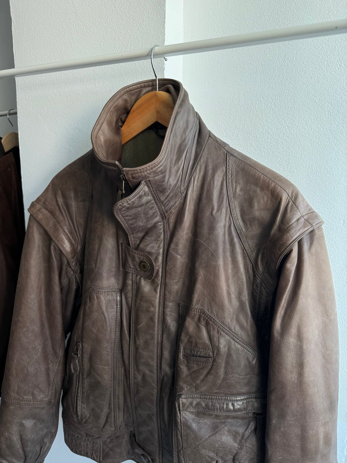 ☀️ Geacă Vintage Bărbați din Piele de Vacă (Cowhide) – Utility Jacket cu Mâneci Detașabile – M (46) - anbracaminte