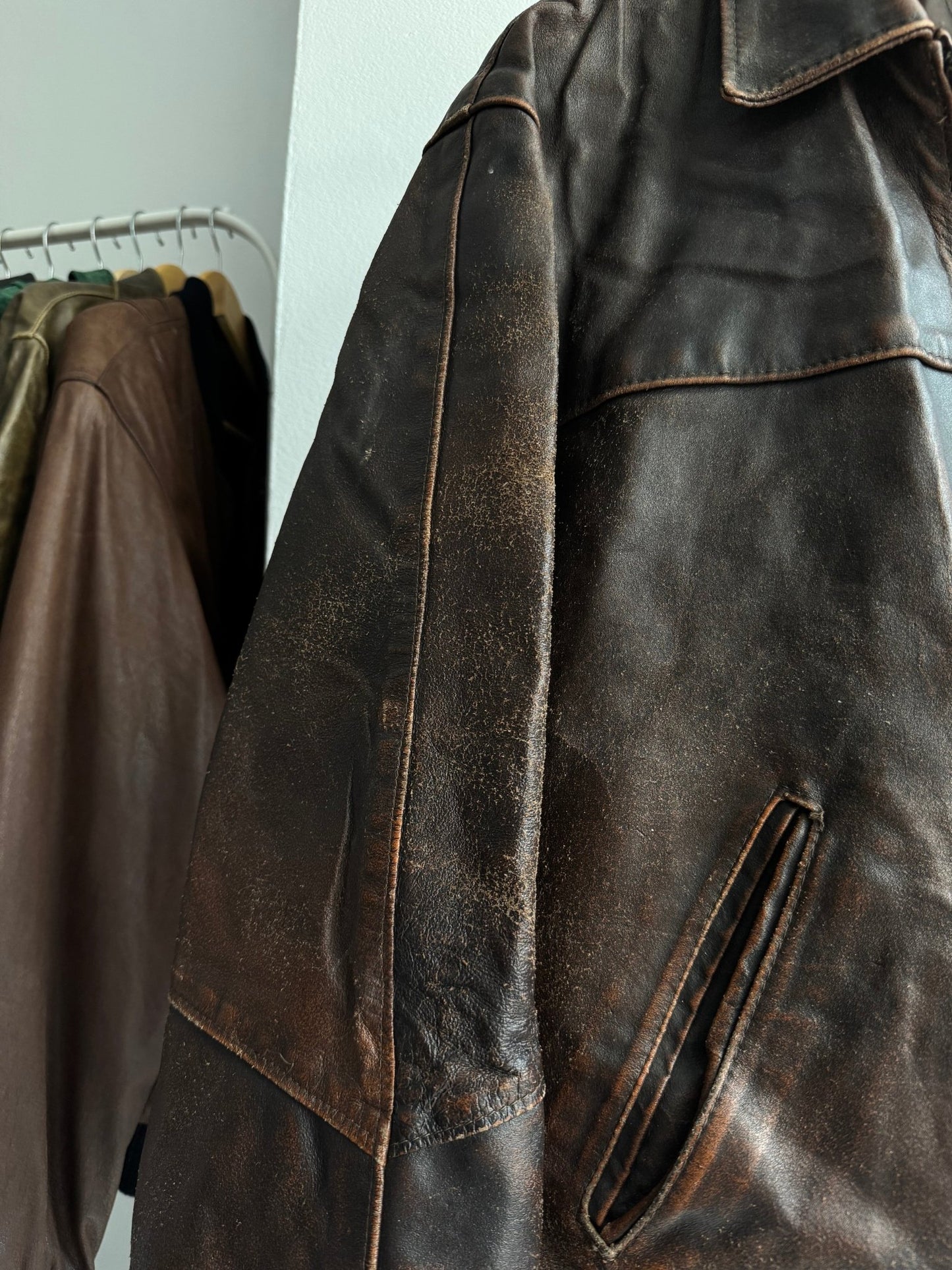 🏍️ Geacă Vintage Bărbați din Piele Faded & Distressed – M (Boxy Fit) - anbracaminte