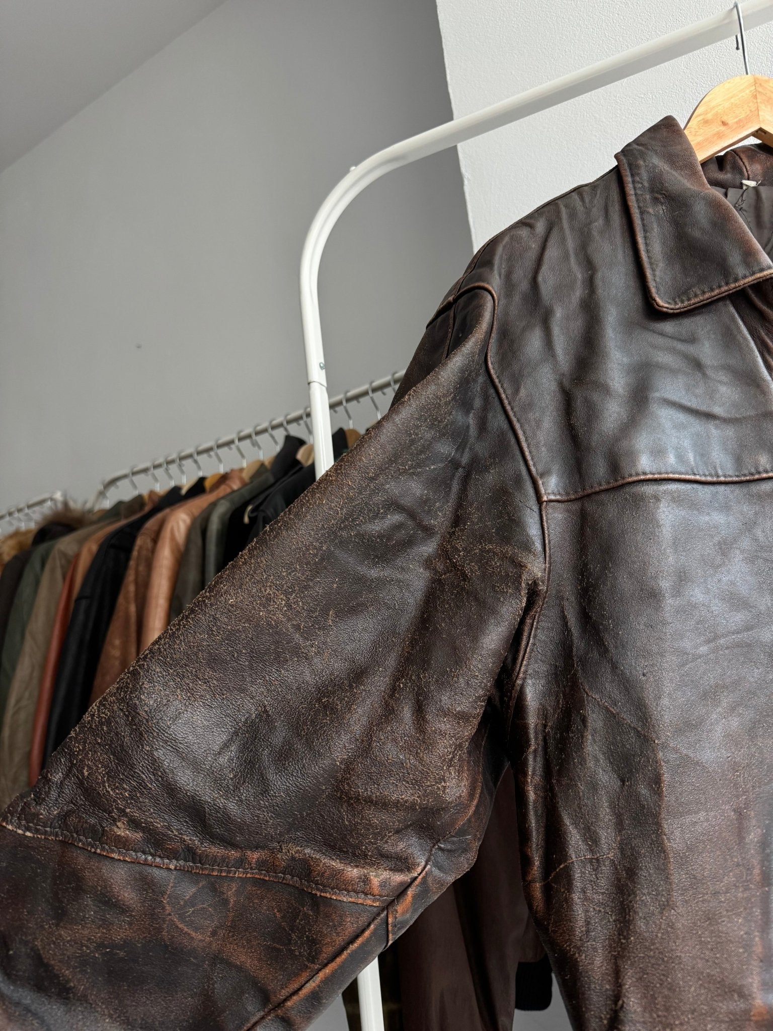 🏍️ Geacă Vintage Bărbați din Piele Faded & Distressed – M (Boxy Fit) - anbracaminte