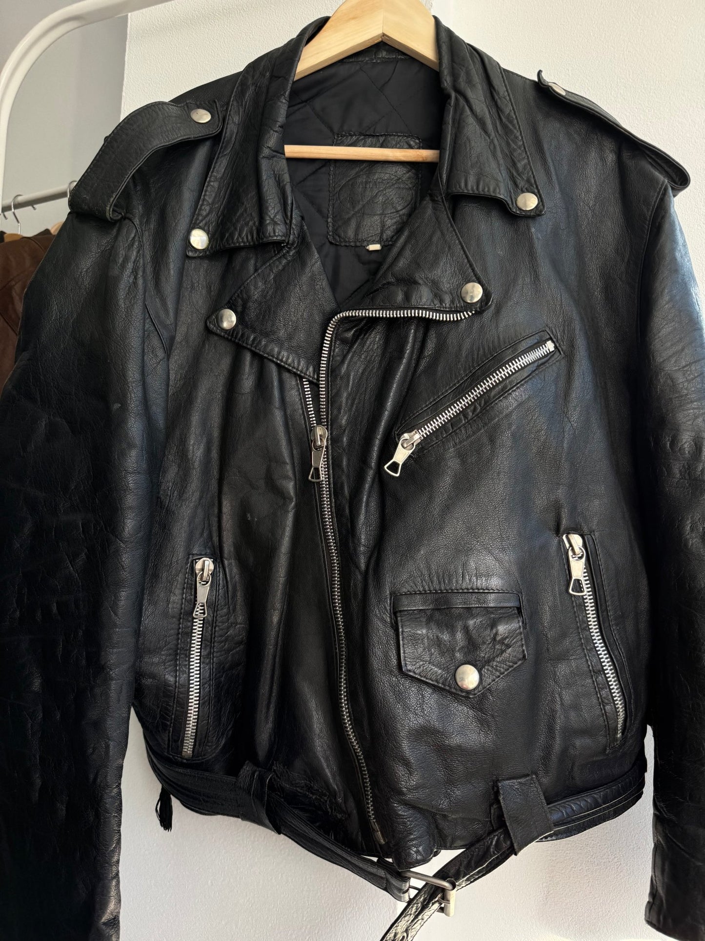 🏍️ Geacă Vintage Biker din Piele Neagră – L (Distressed Look) - anbracaminte
