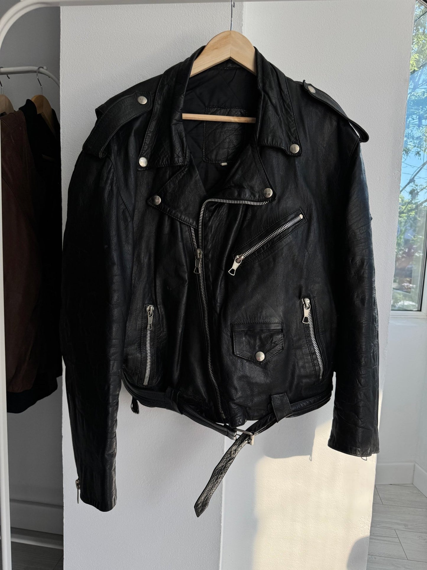 🏍️ Geacă Vintage Biker din Piele Neagră – L (Distressed Look) - anbracaminte